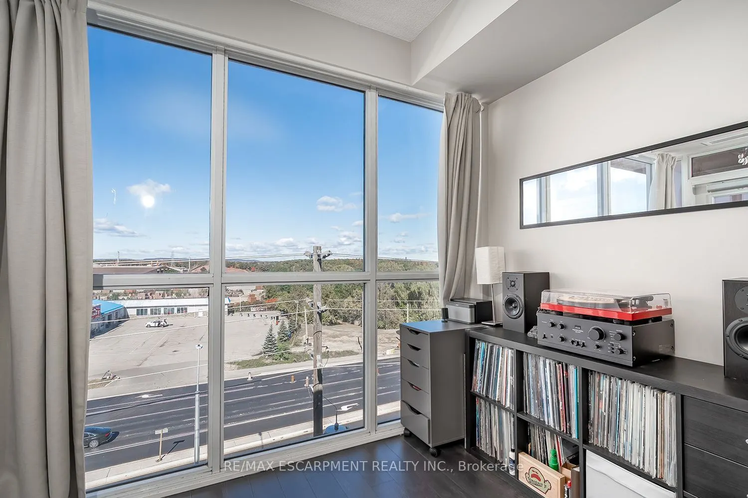 5240 DUNDAS Street #604