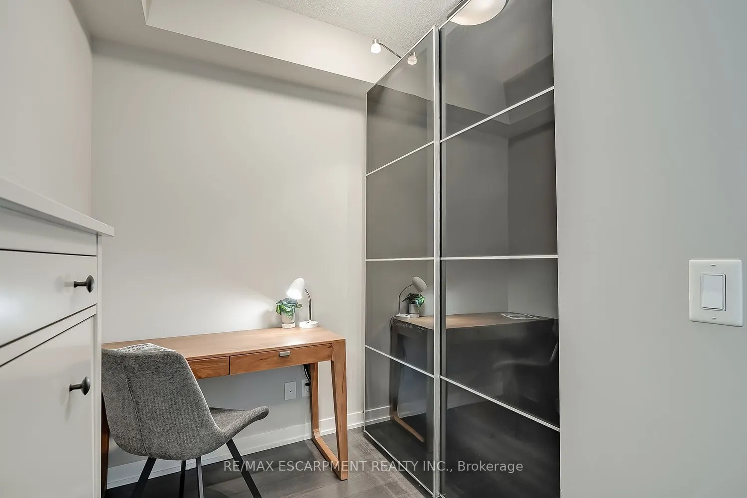 5240 DUNDAS Street #604