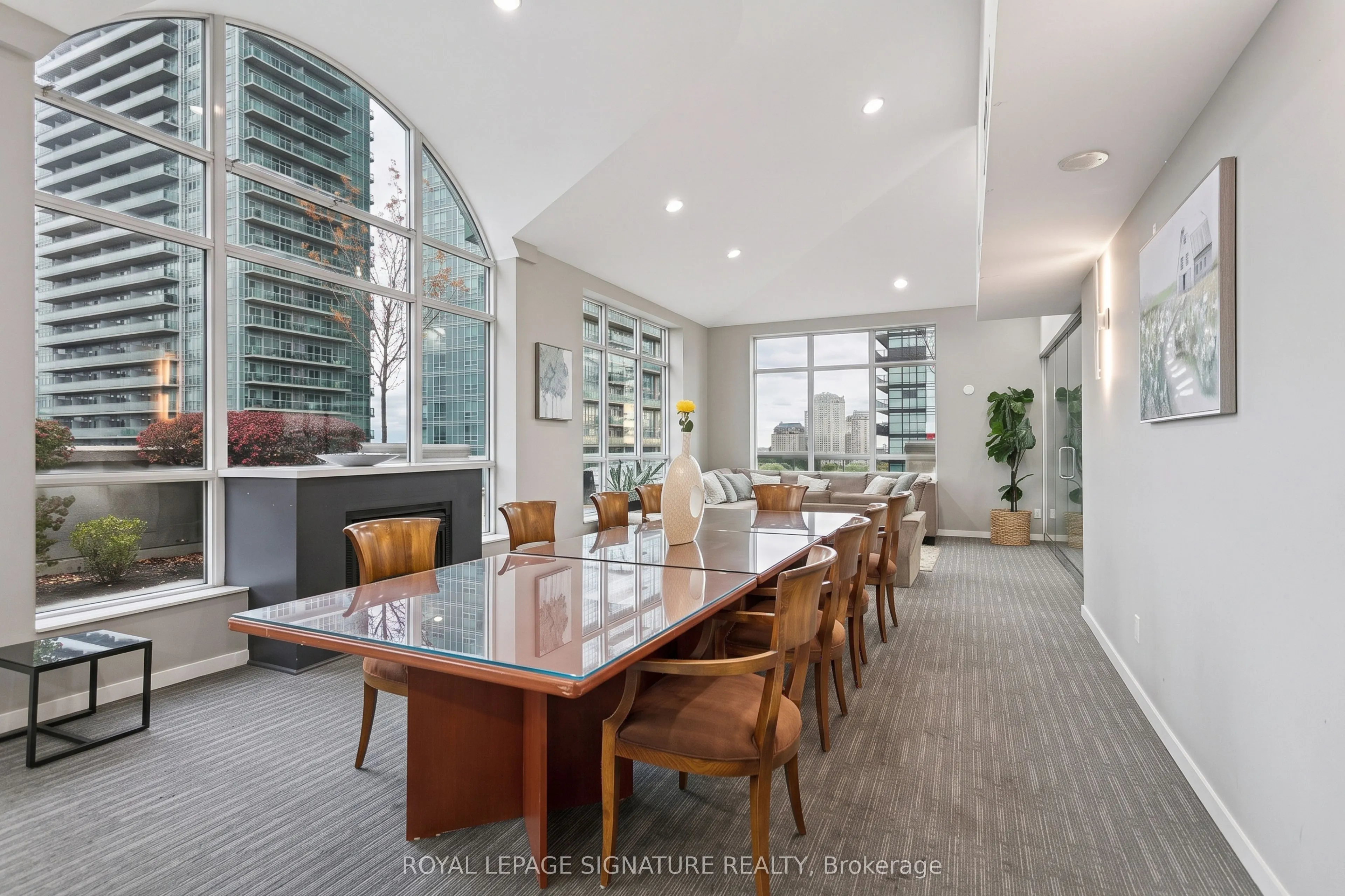 250 Manitoba Street #714