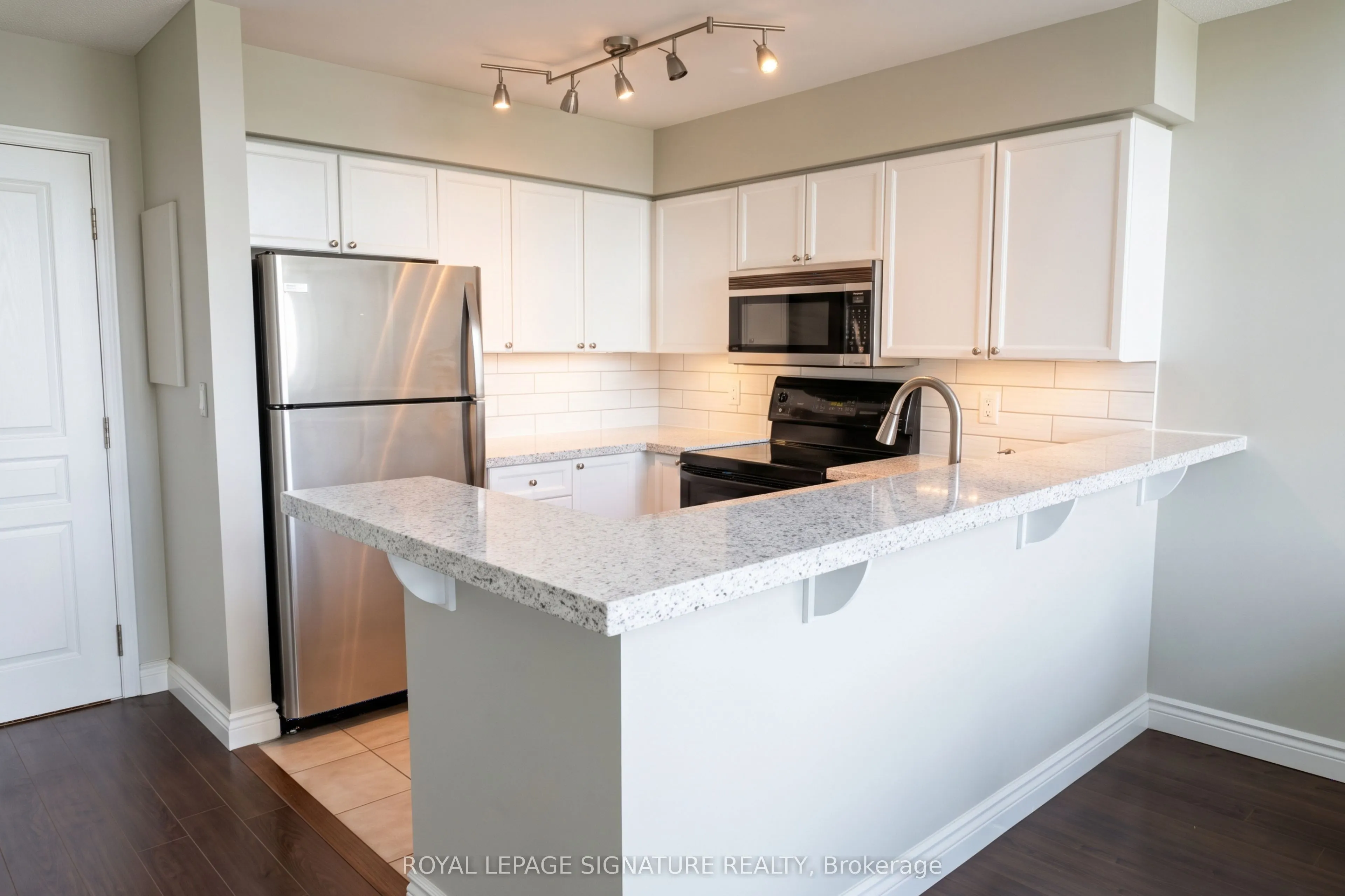250 Manitoba Street #714