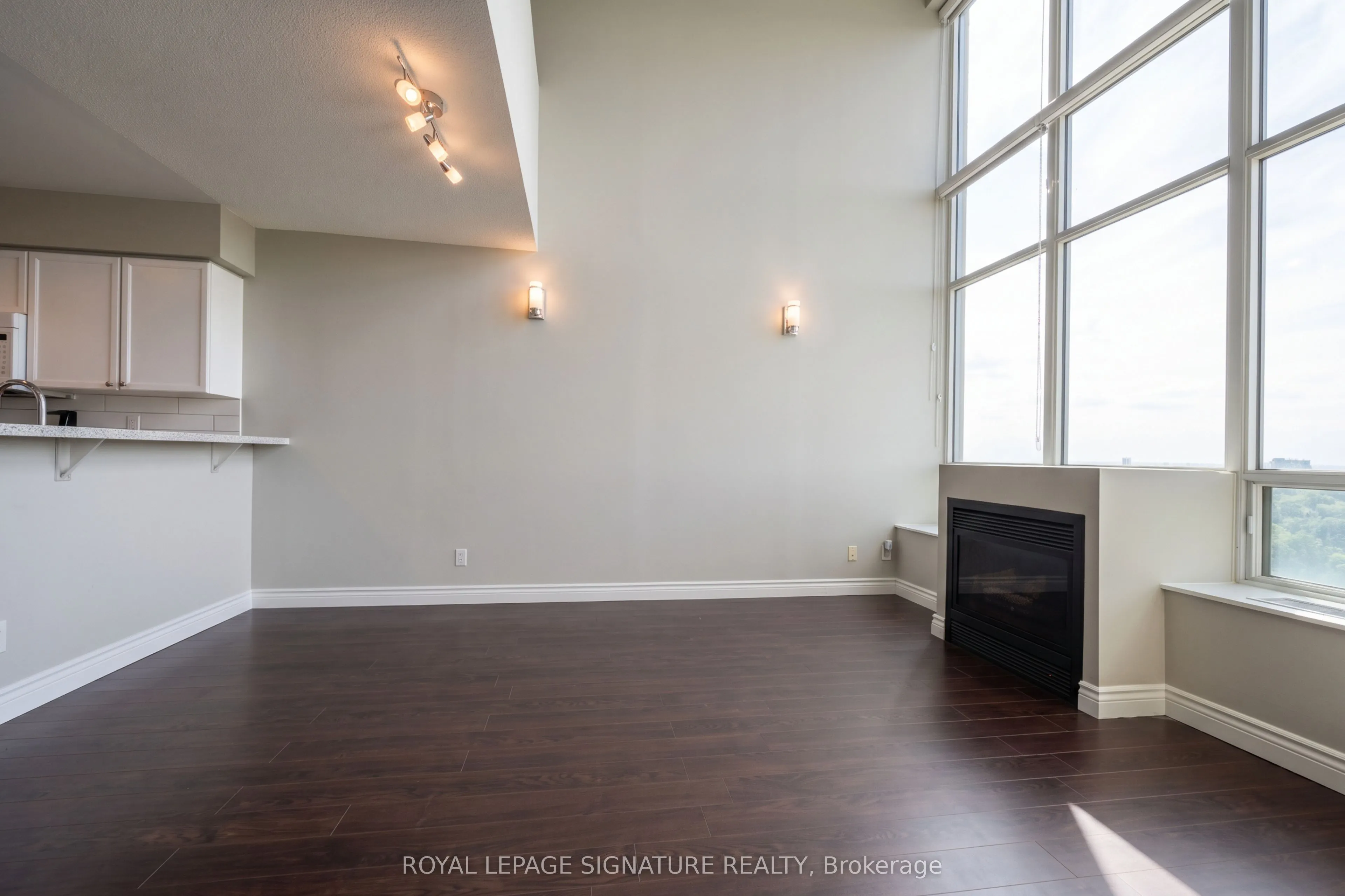 250 Manitoba Street #714
