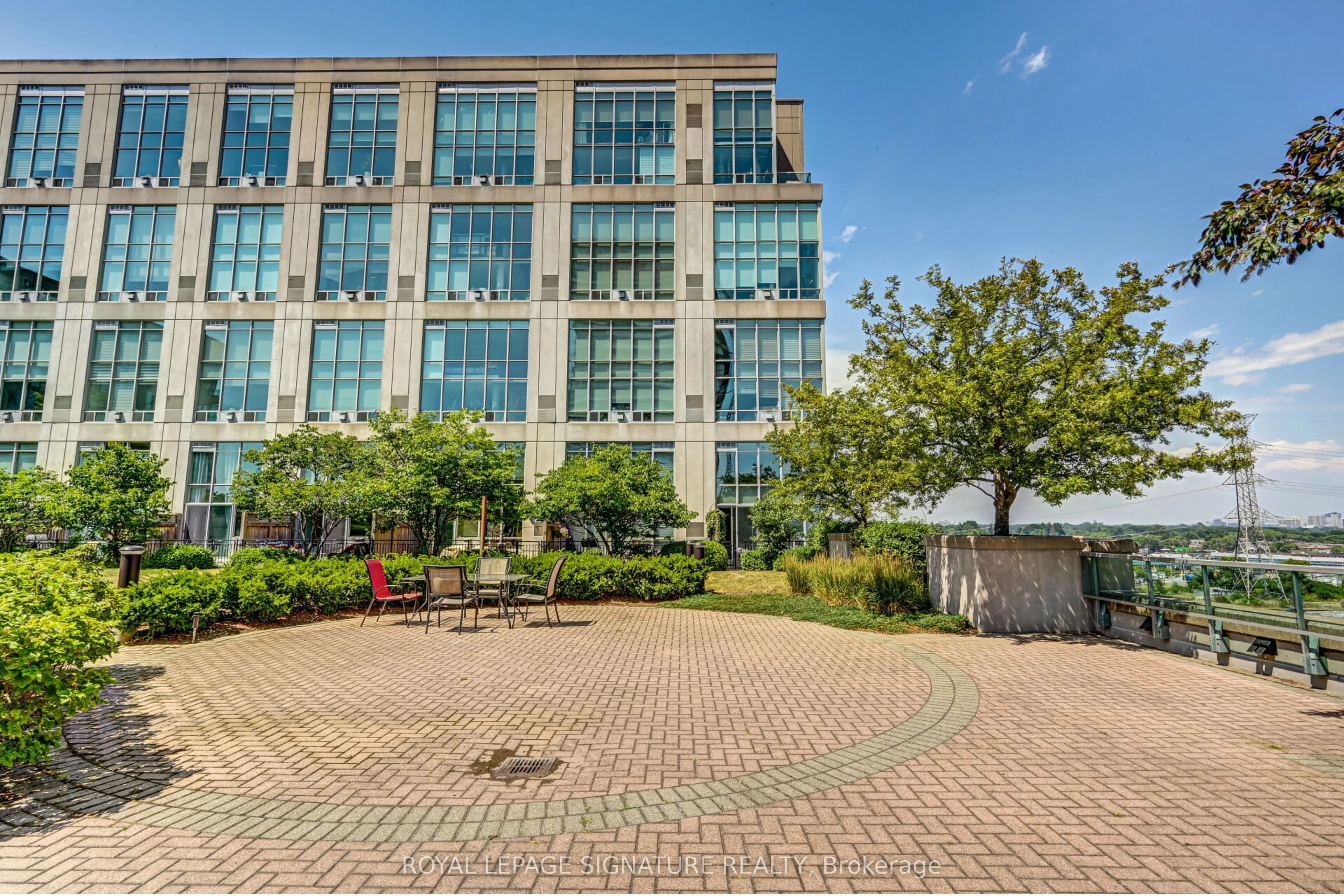 250 Manitoba Street #714