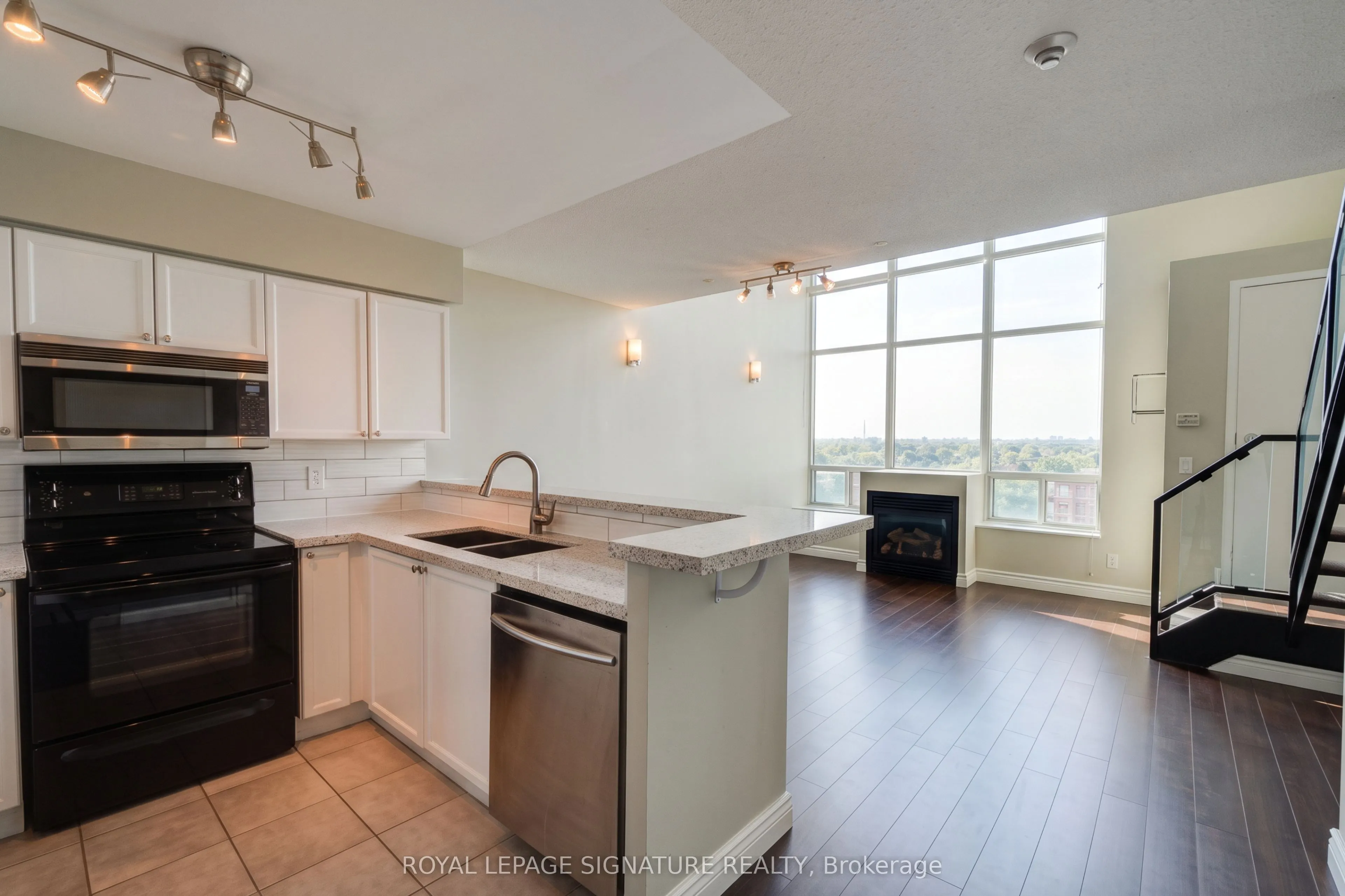 250 Manitoba Street #714