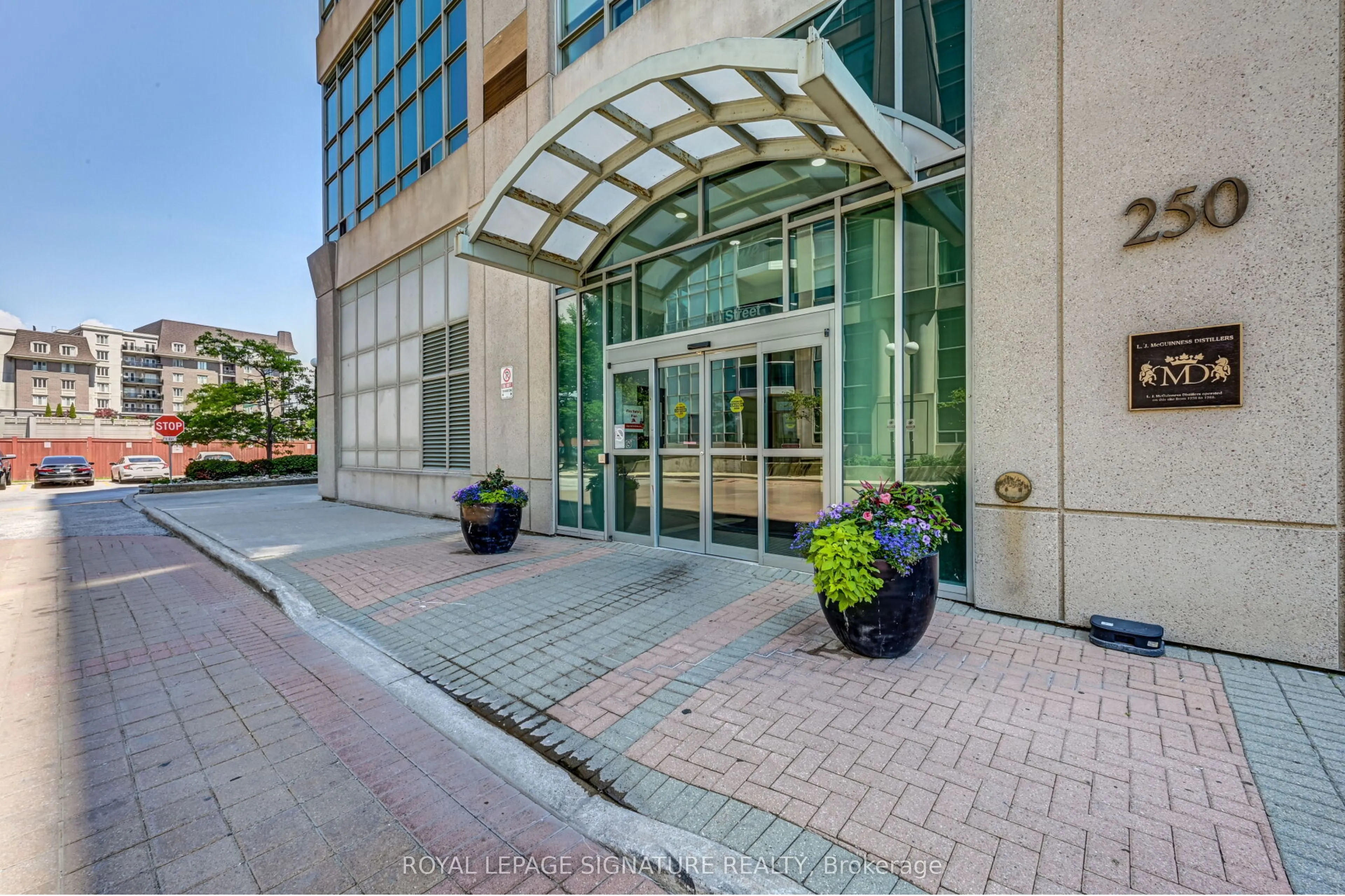 250 Manitoba Street #714