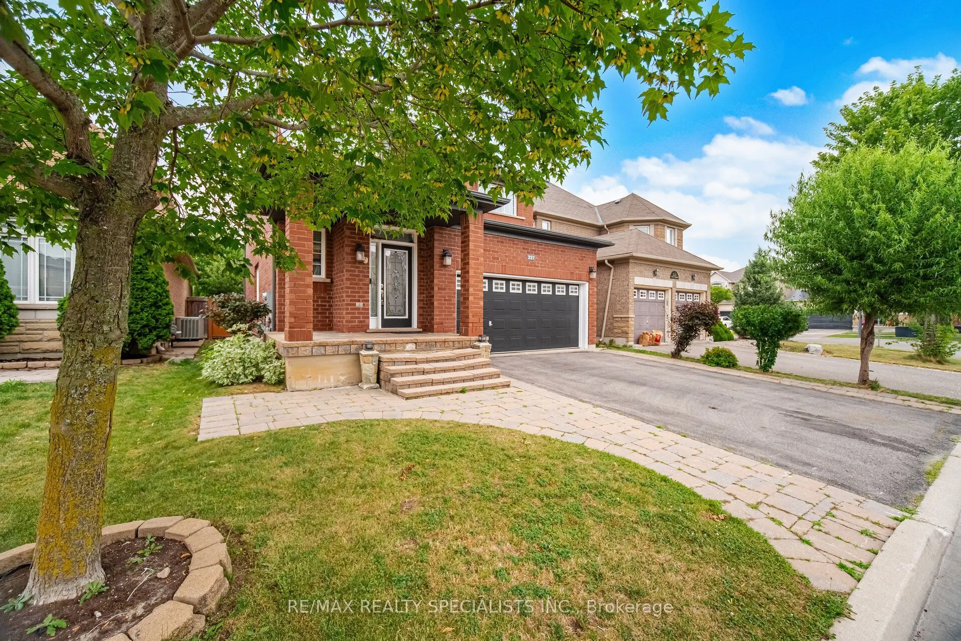 227 Minto Crescent