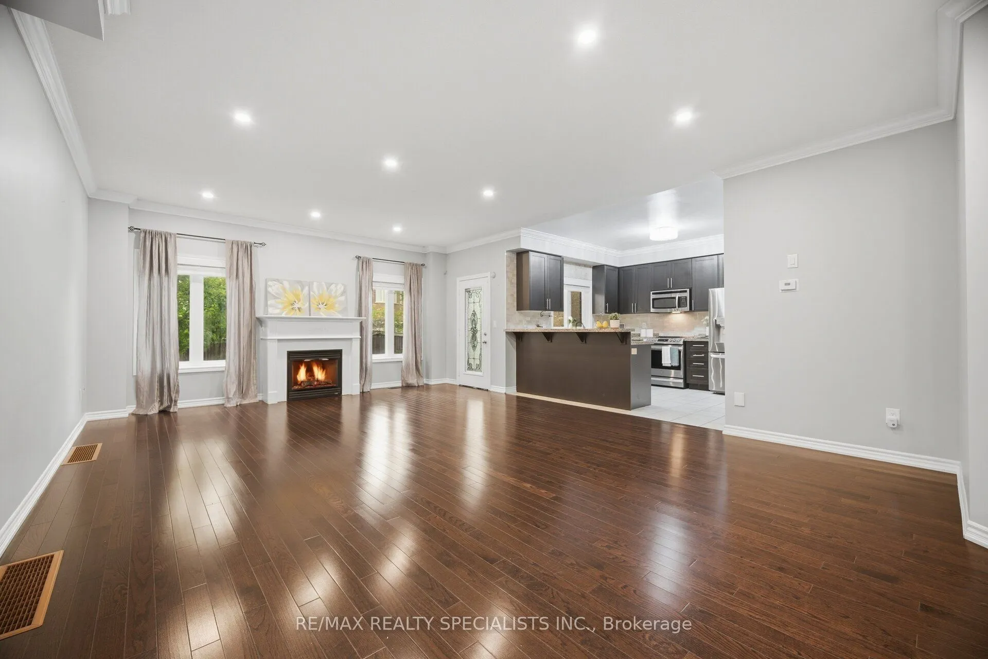 227 Minto Crescent