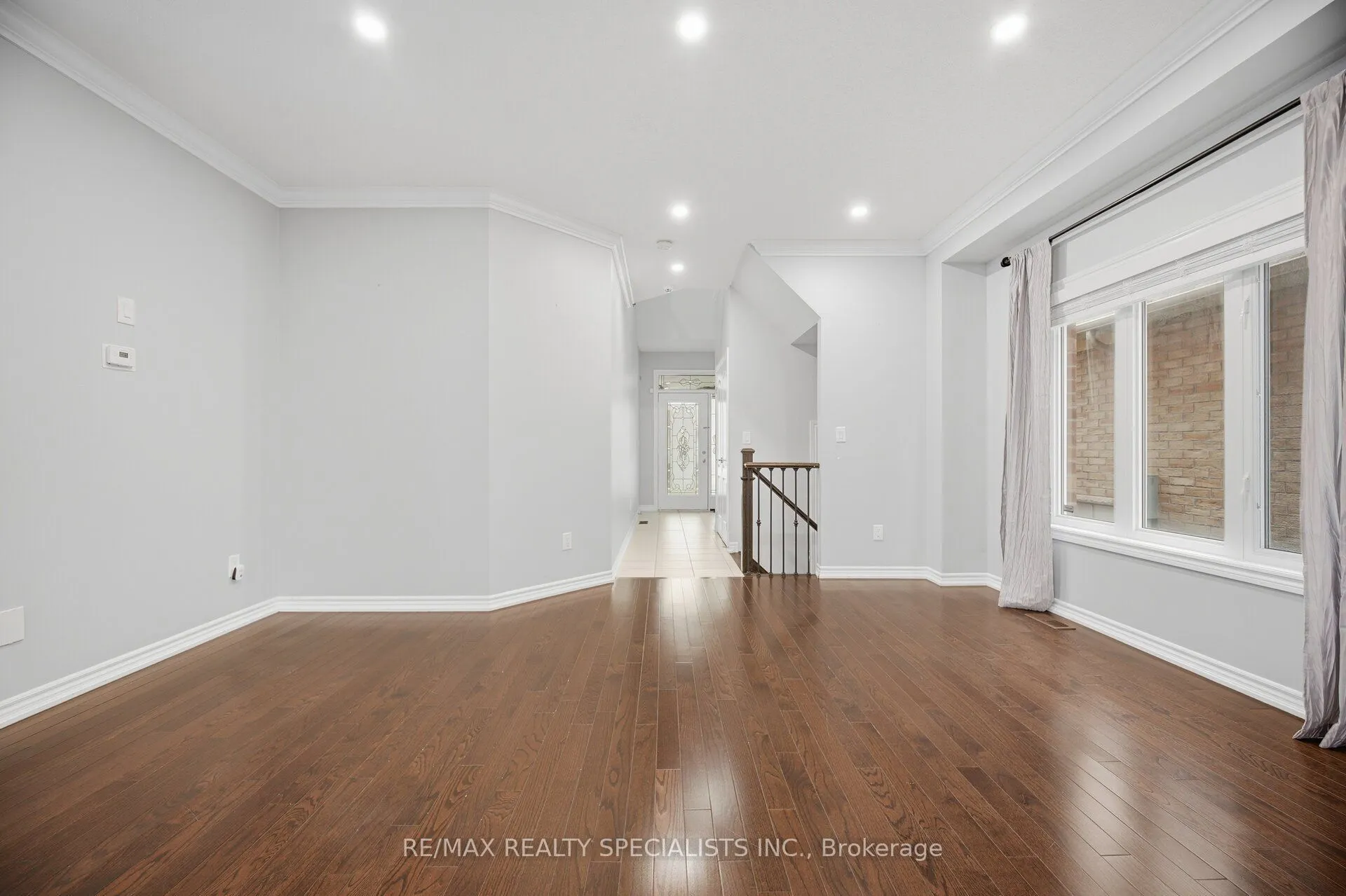 227 Minto Crescent