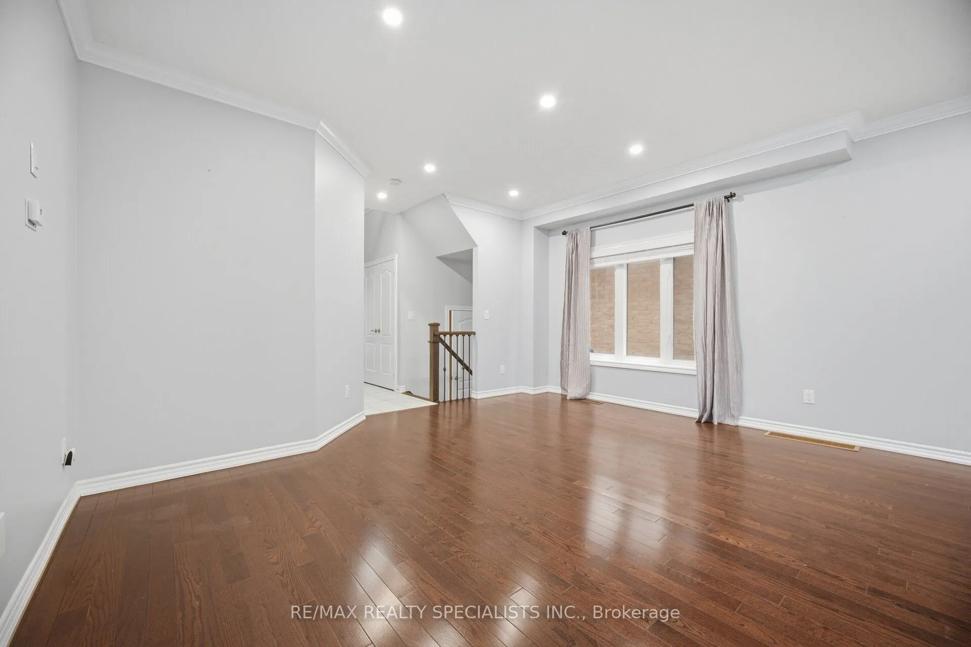 227 Minto Crescent