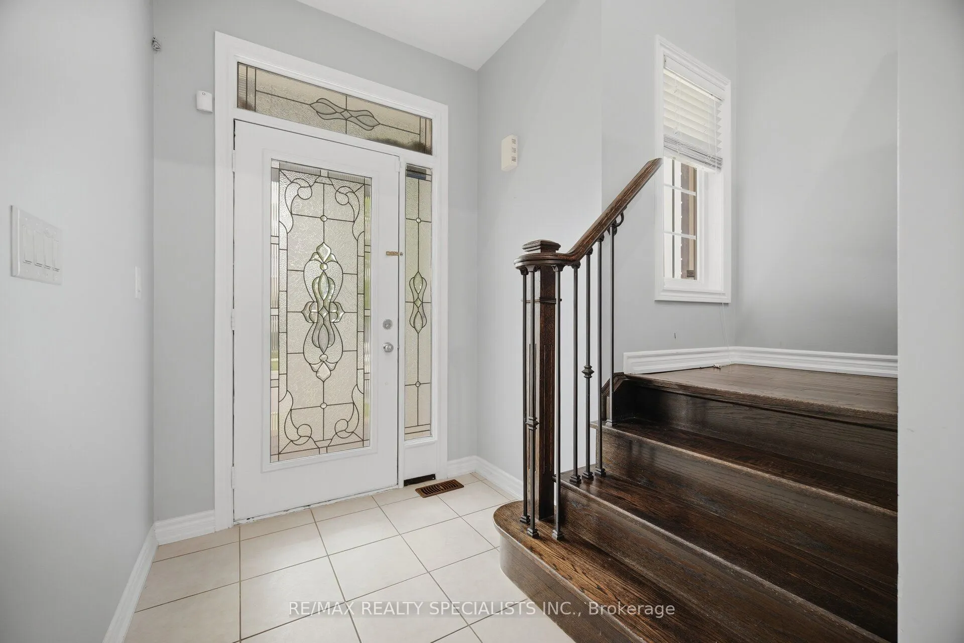 227 Minto Crescent