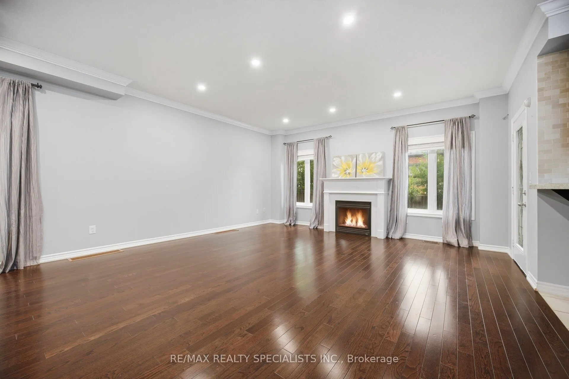 227 Minto Crescent