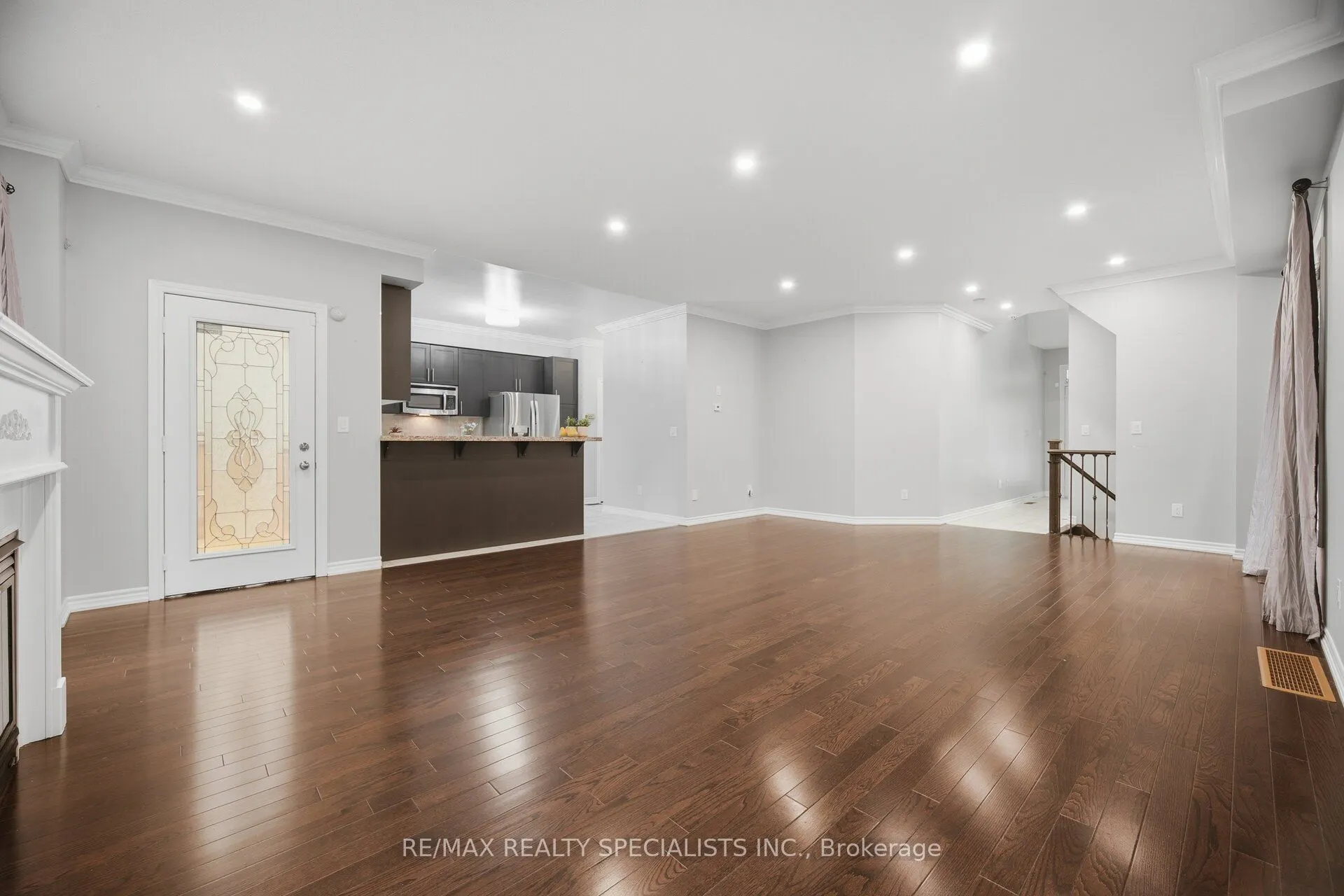 227 Minto Crescent