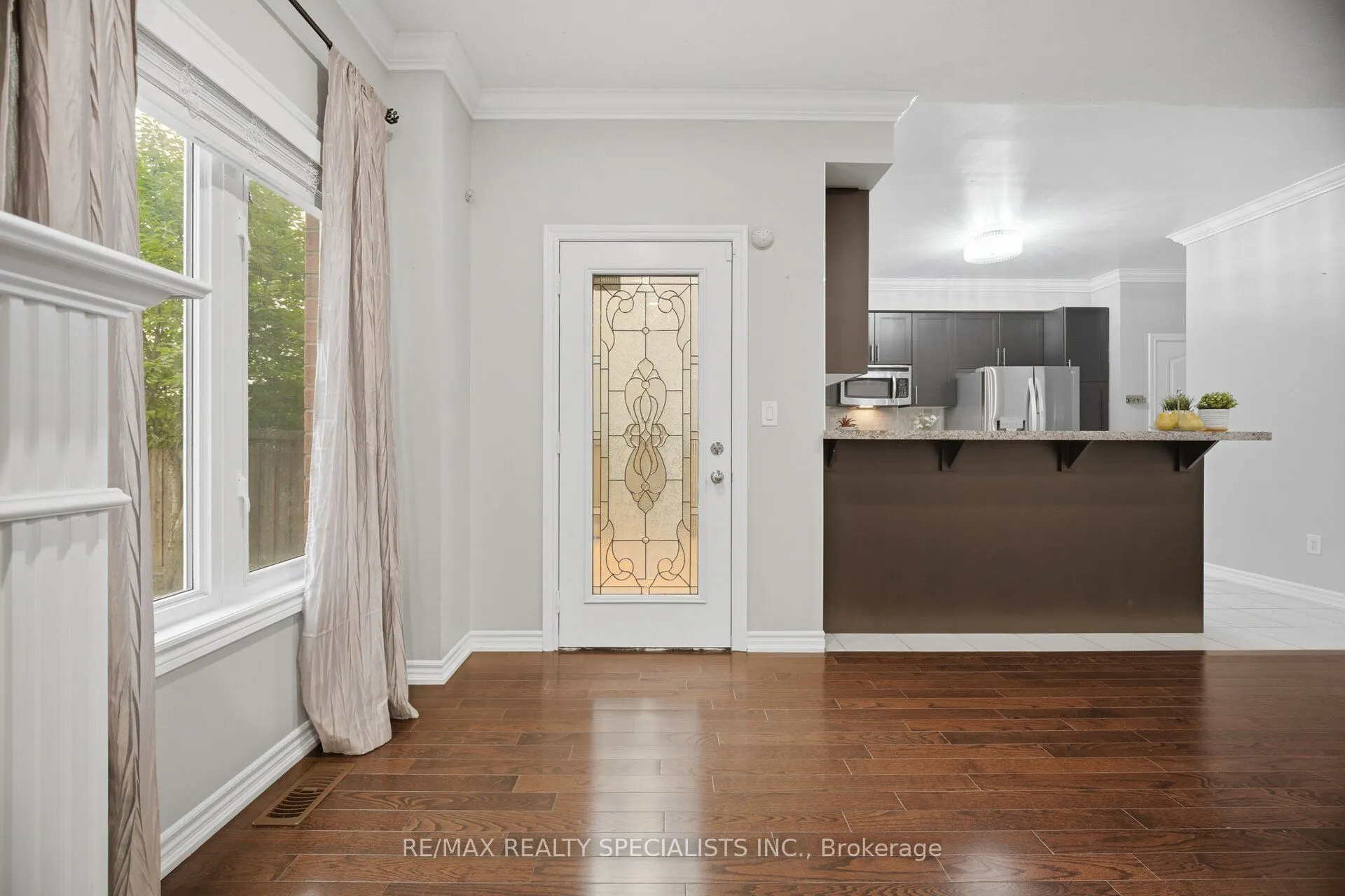 227 Minto Crescent