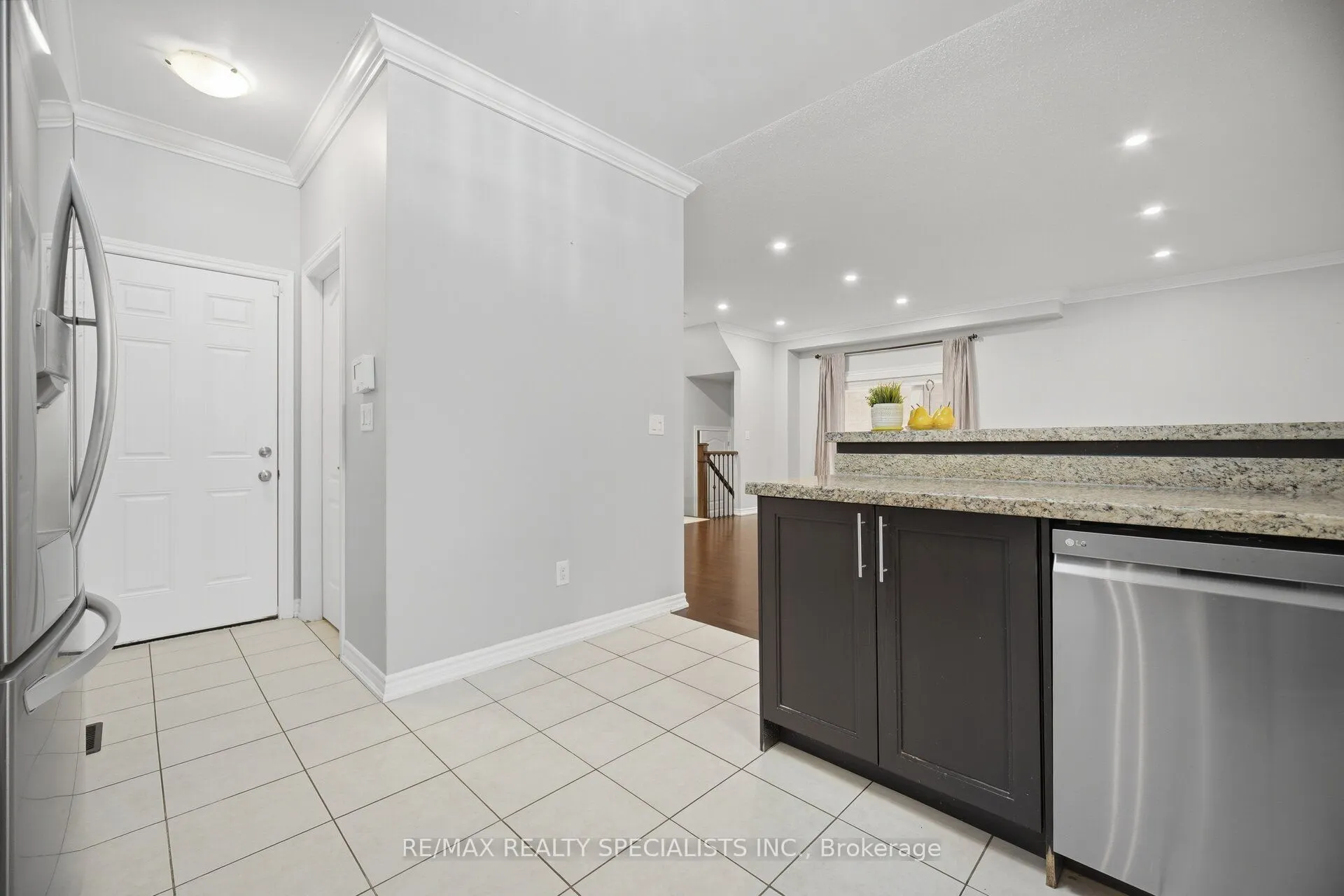 227 Minto Crescent