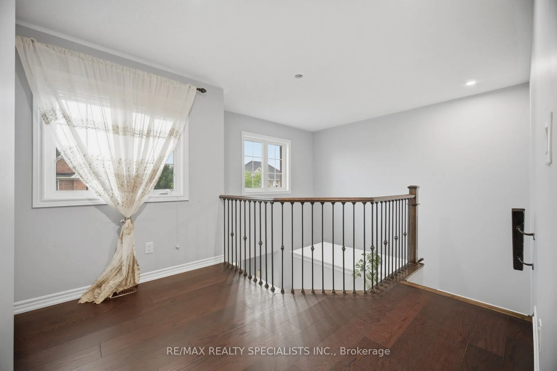 227 Minto Crescent