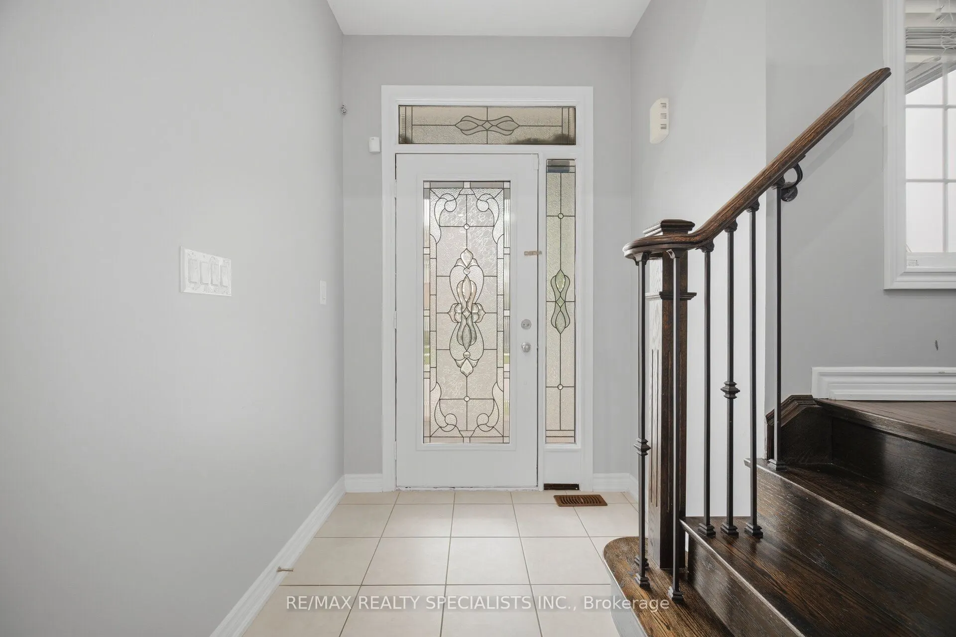 227 Minto Crescent