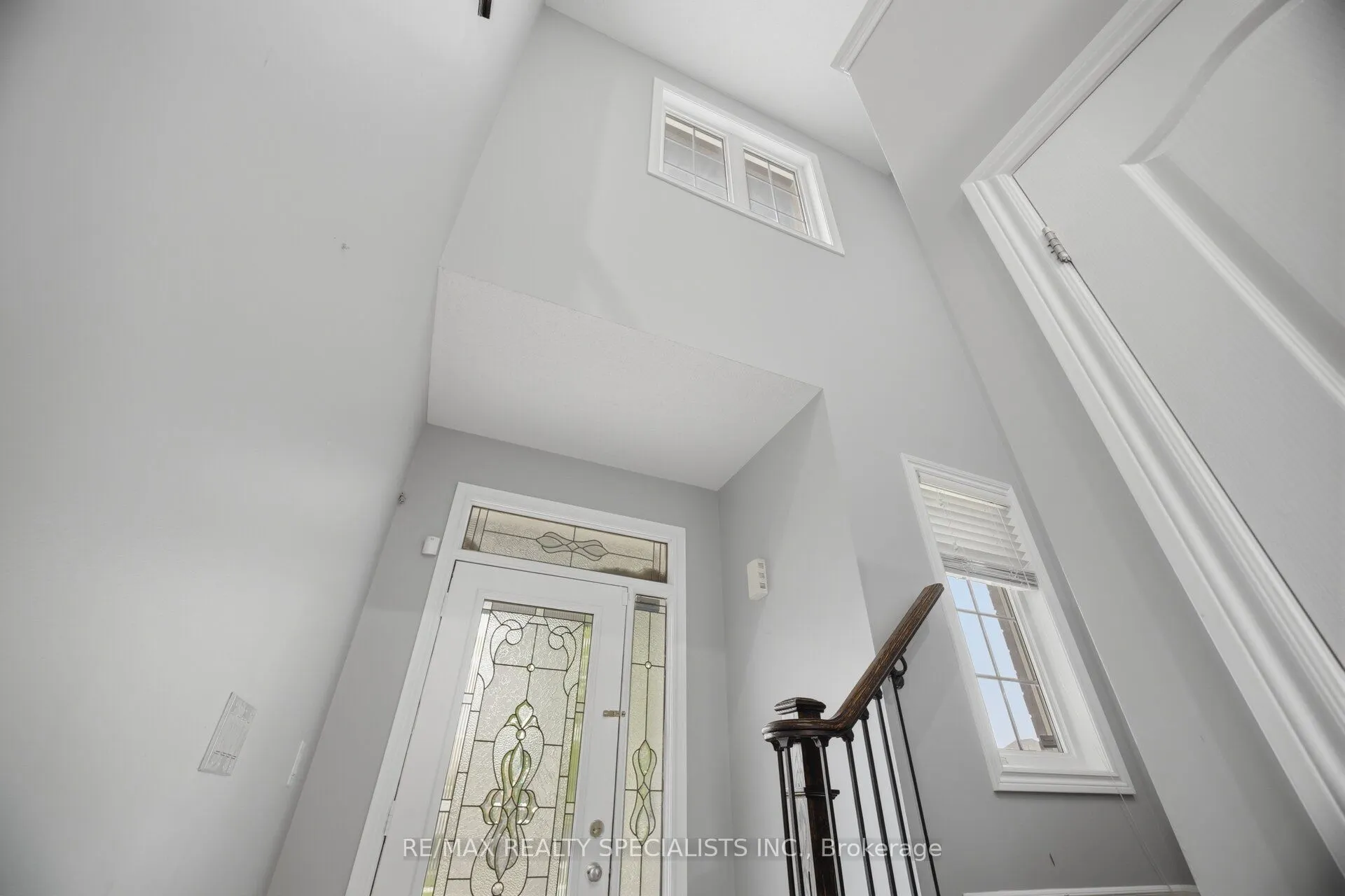 227 Minto Crescent
