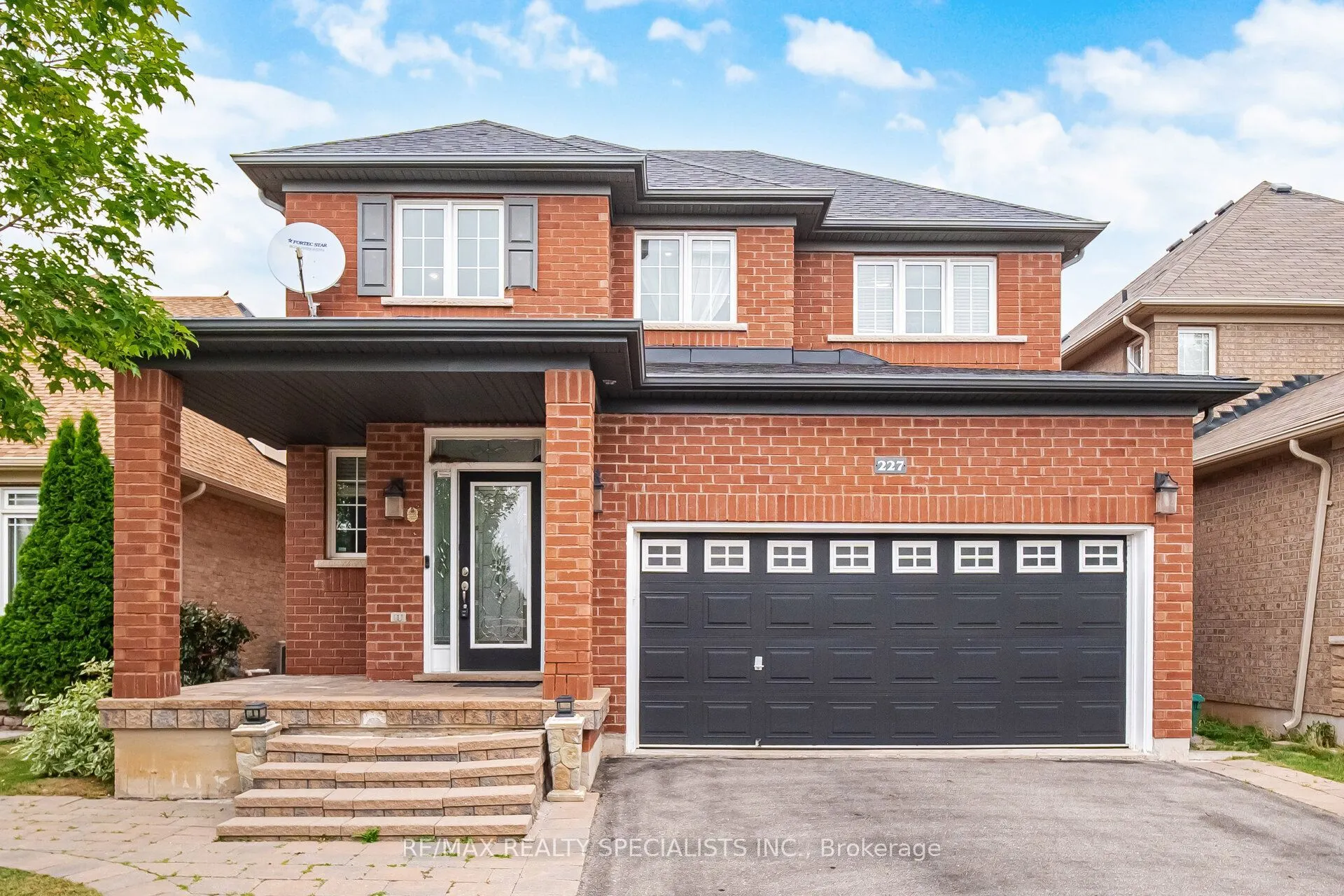 227 Minto Crescent