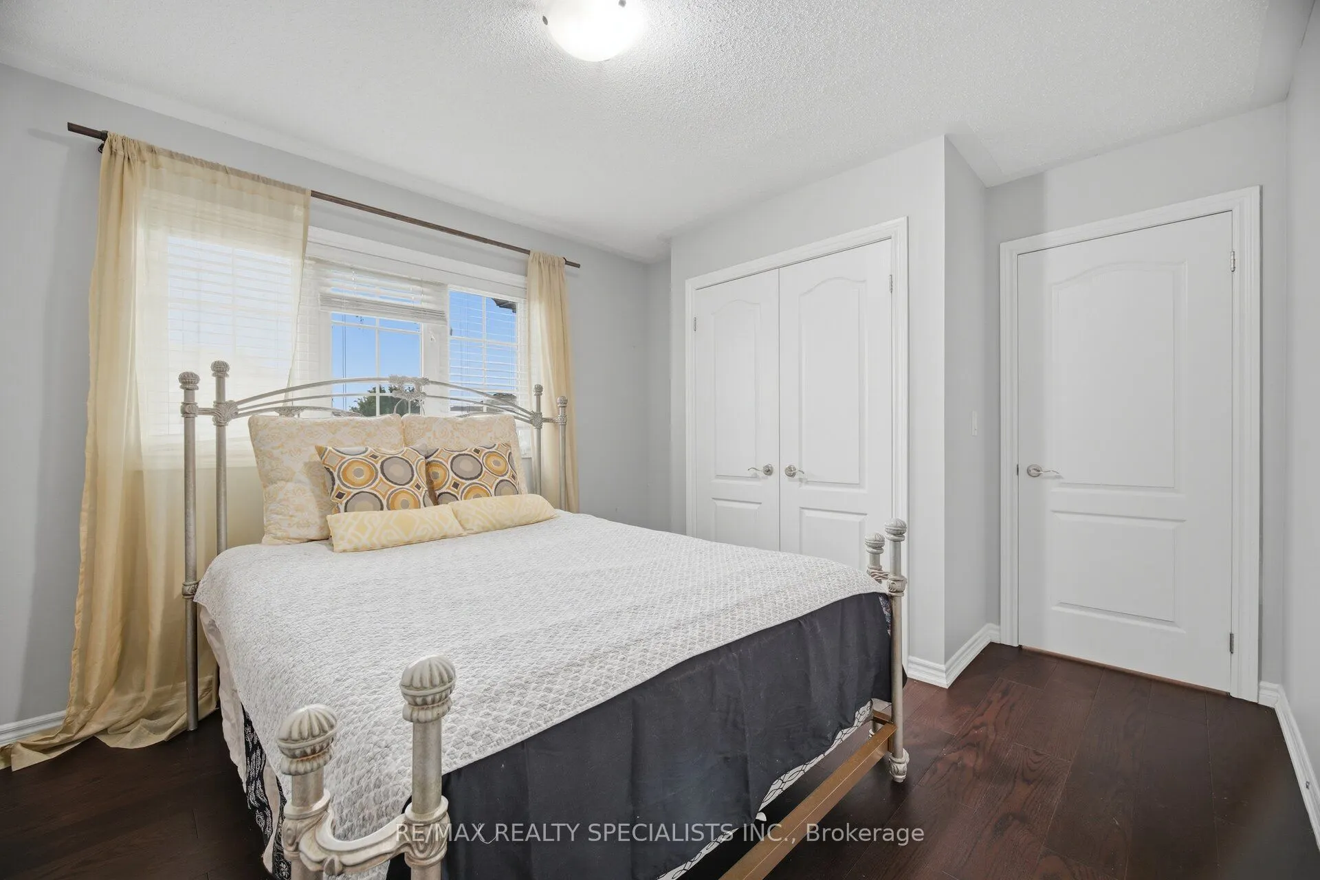 227 Minto Crescent