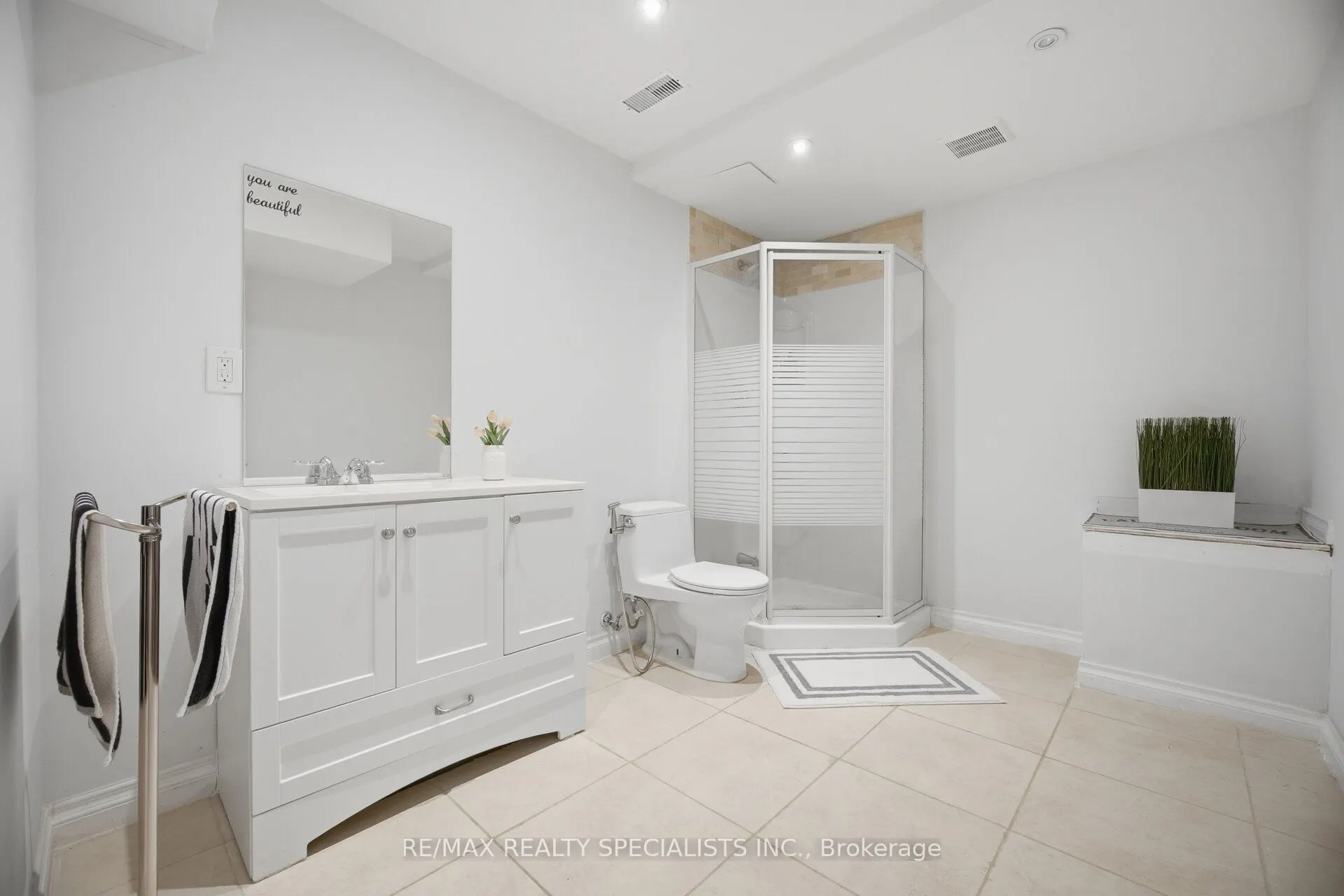 227 Minto Crescent