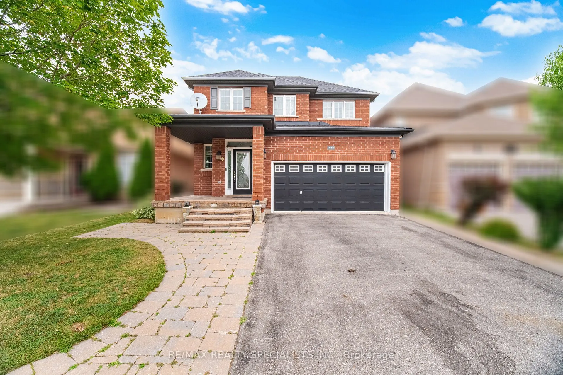 227 Minto Crescent
