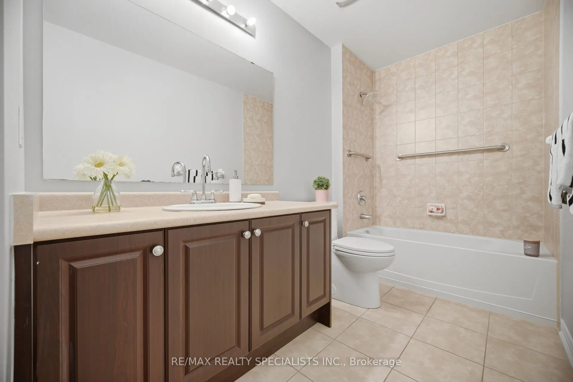 227 Minto Crescent