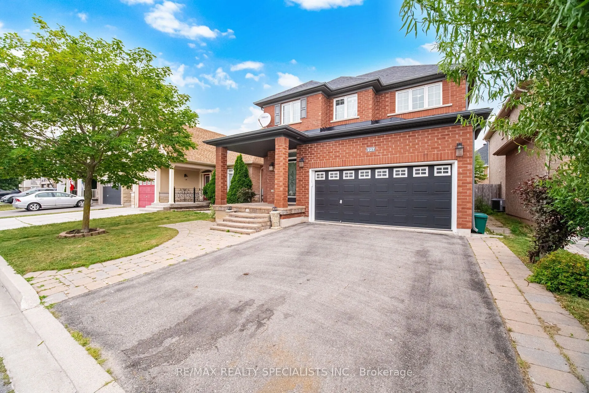227 Minto Crescent