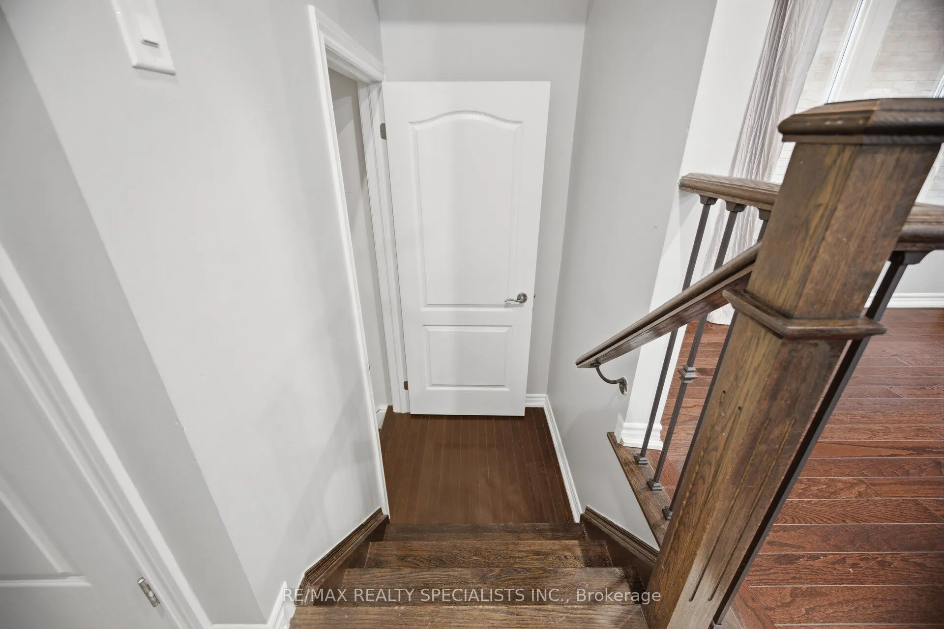 227 Minto Crescent