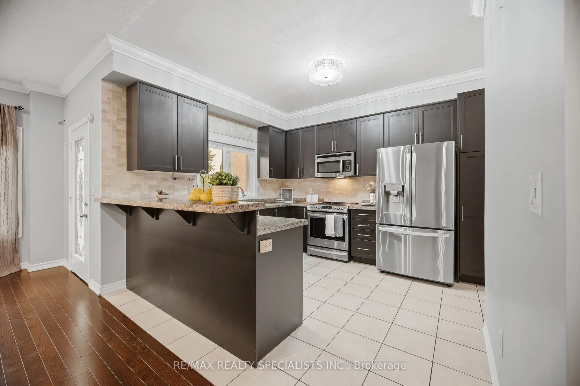 227 Minto Crescent