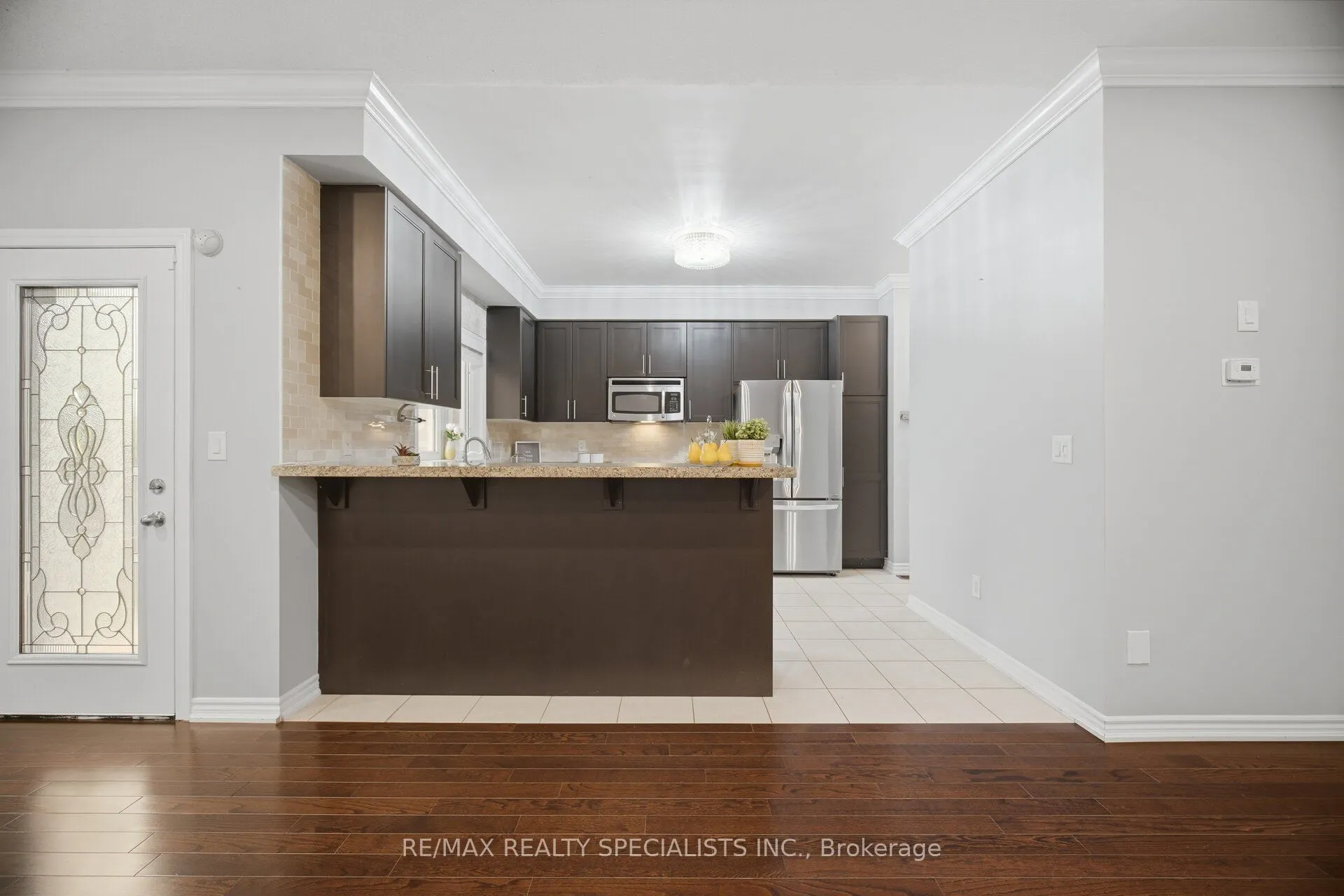 227 Minto Crescent