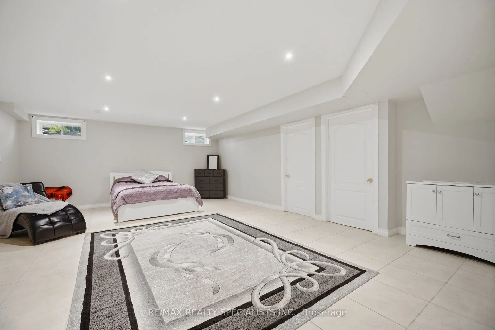 227 Minto Crescent