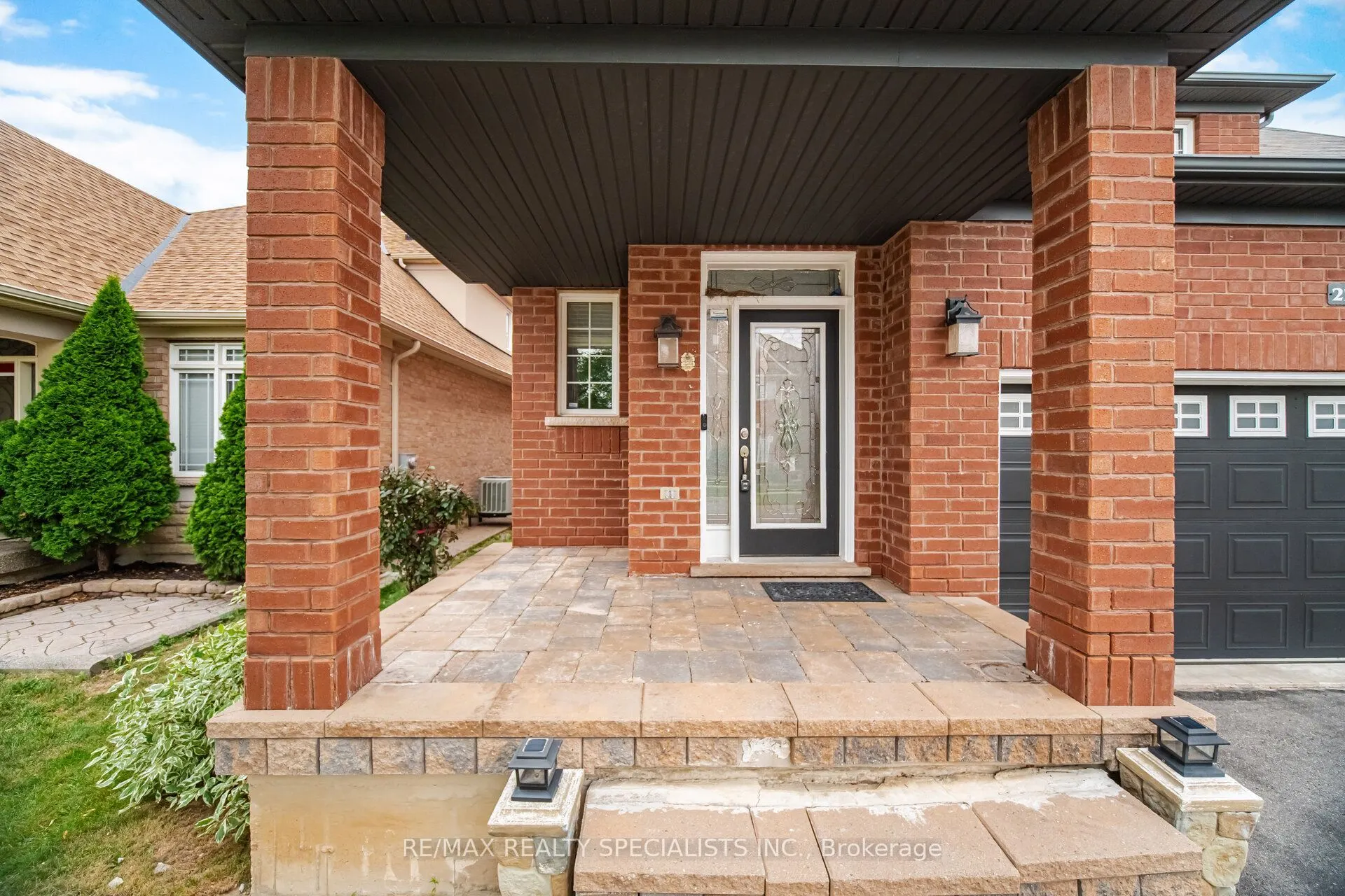 227 Minto Crescent