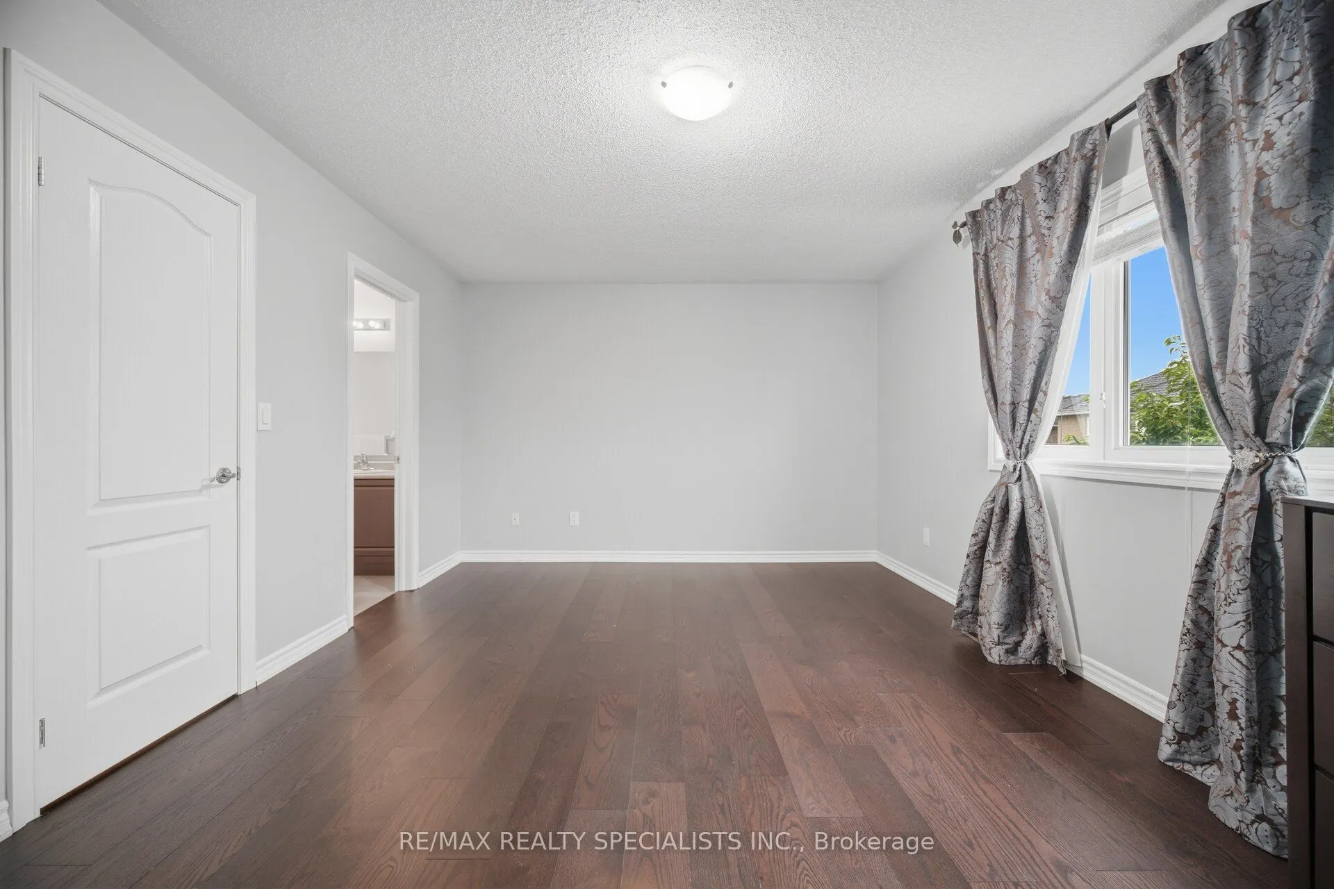 227 Minto Crescent
