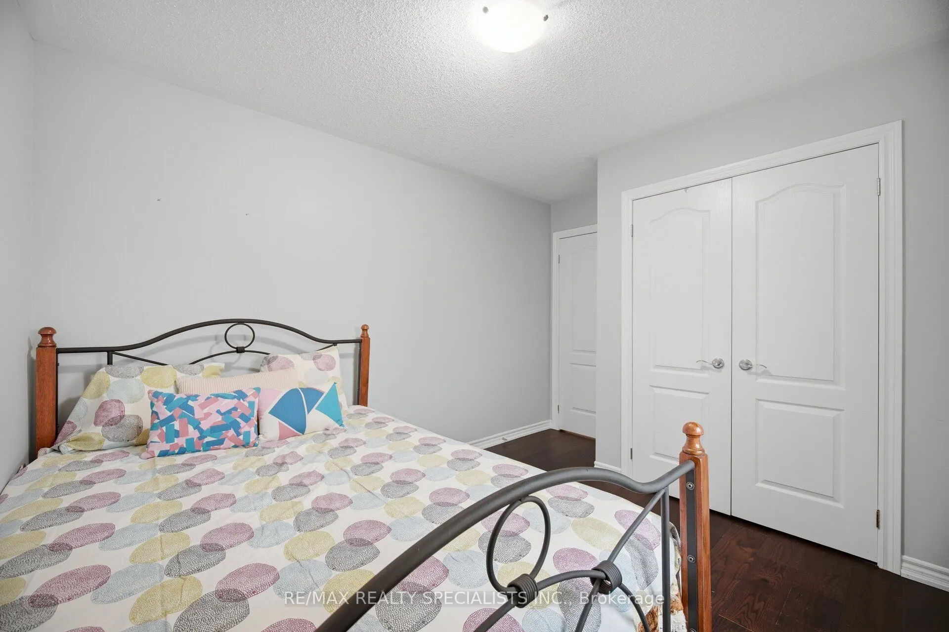 227 Minto Crescent