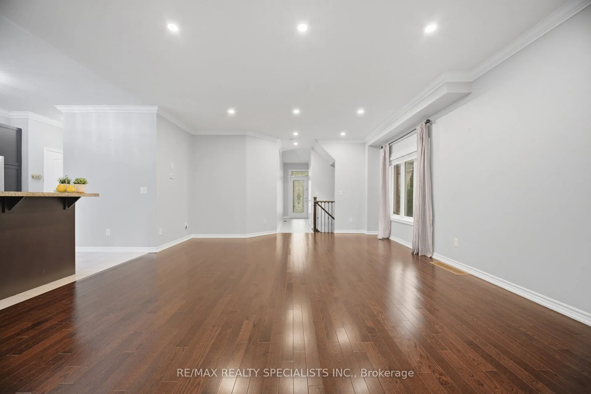 227 Minto Crescent