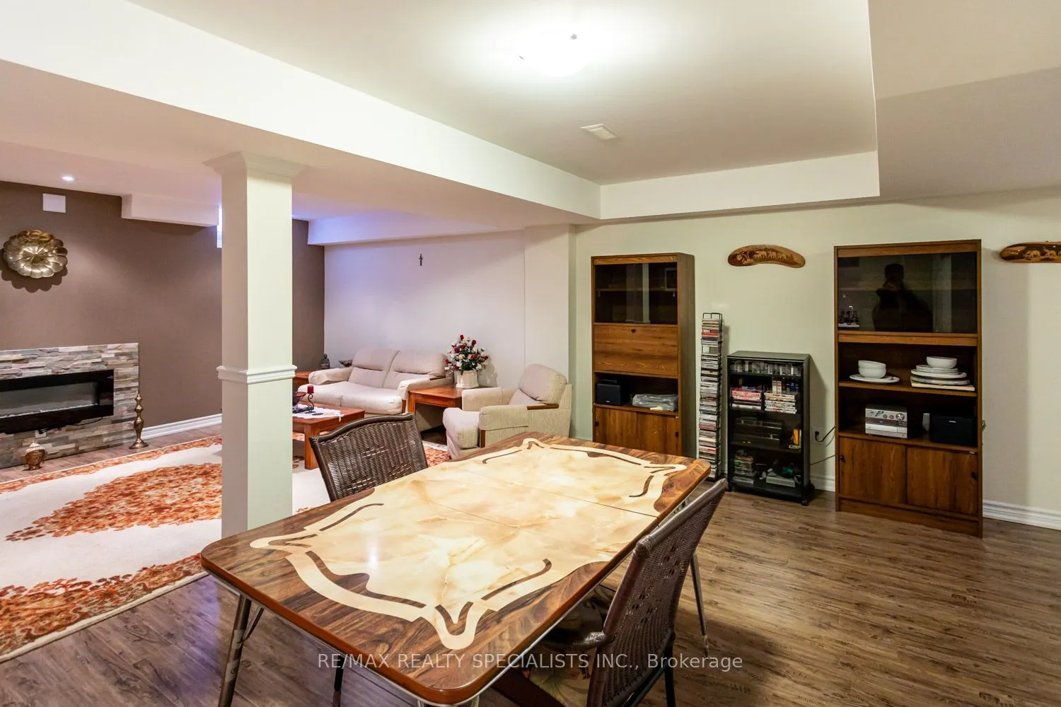 3428 Stoney Crescent
