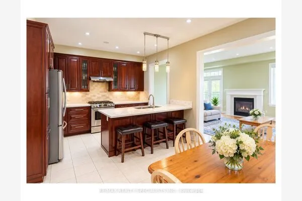 3428 Stoney Crescent