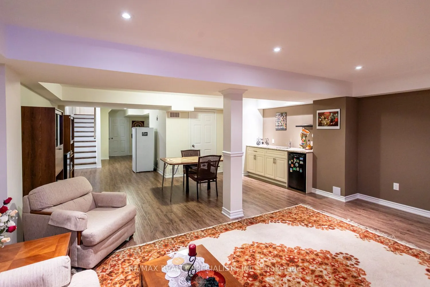 3428 Stoney Crescent