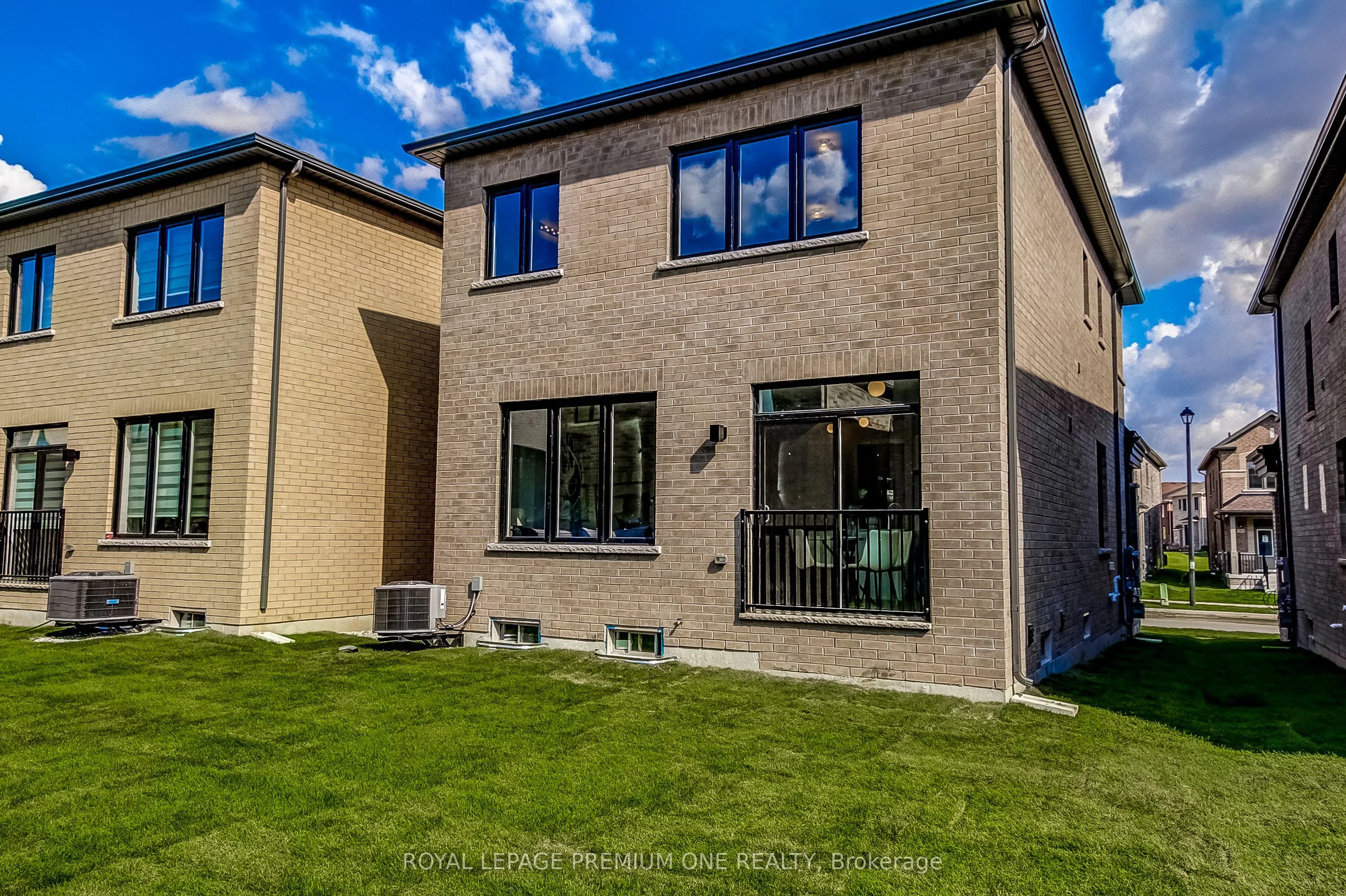 393 Kennedy Circle W