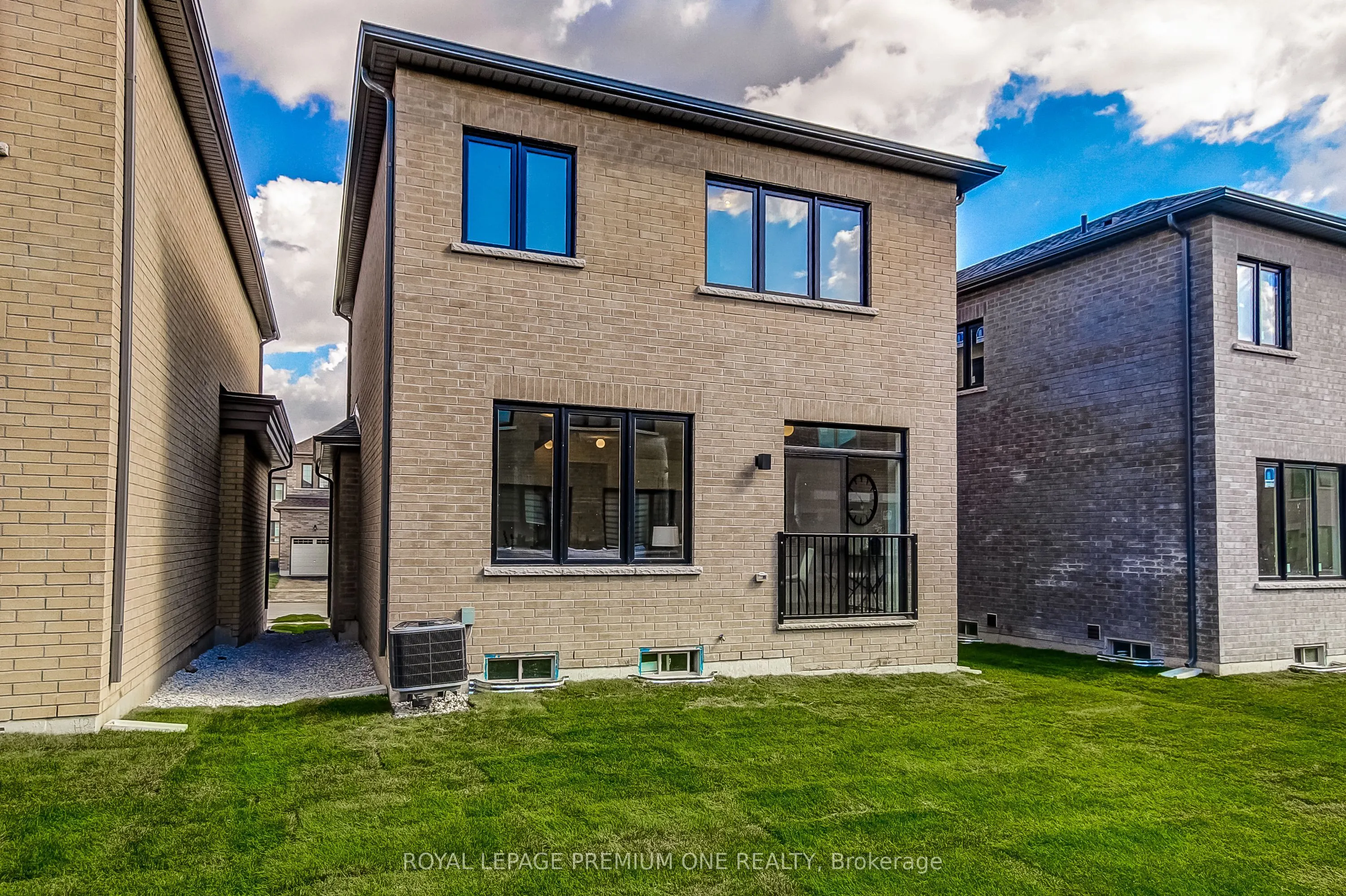 393 Kennedy Circle W