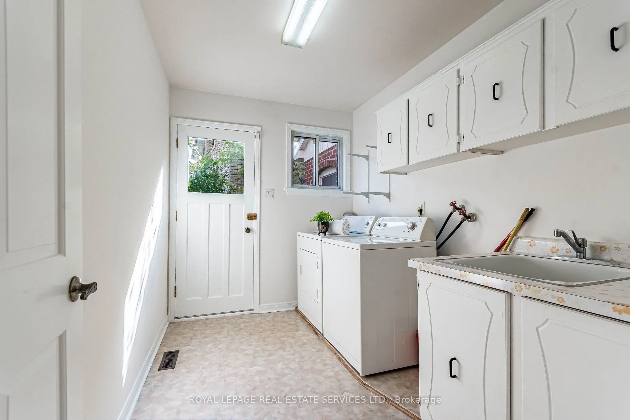 213 The Kingsway