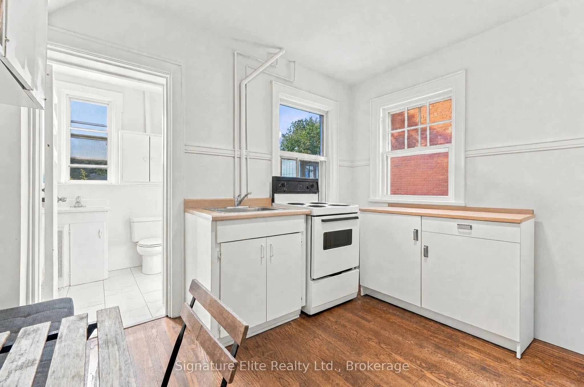 272 Roncesvalles Avenue