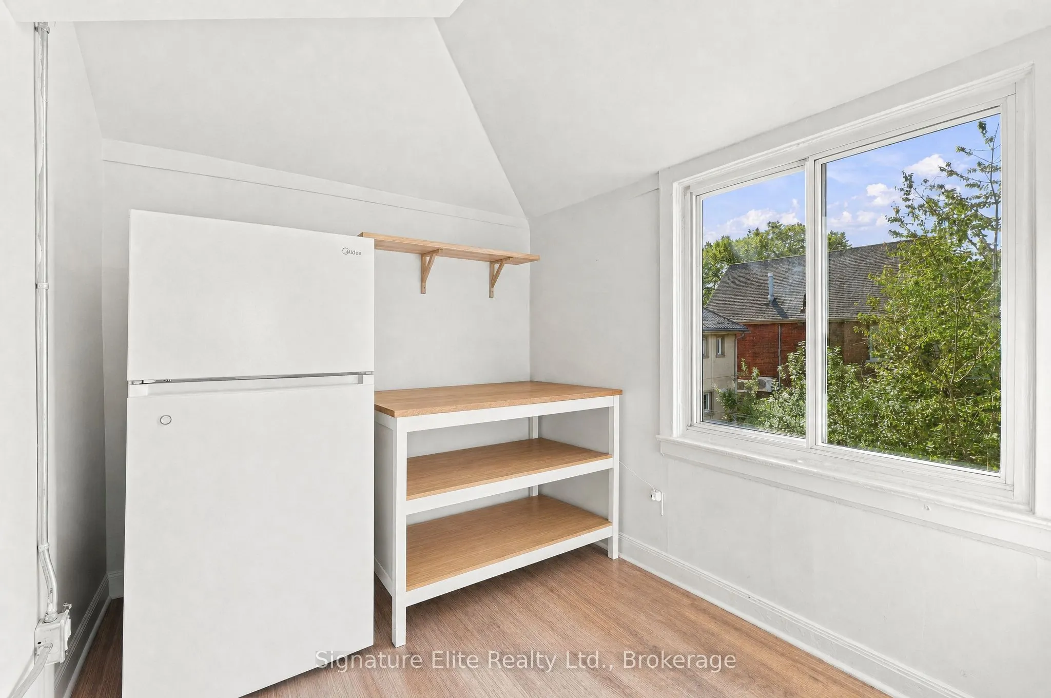 272 Roncesvalles Avenue