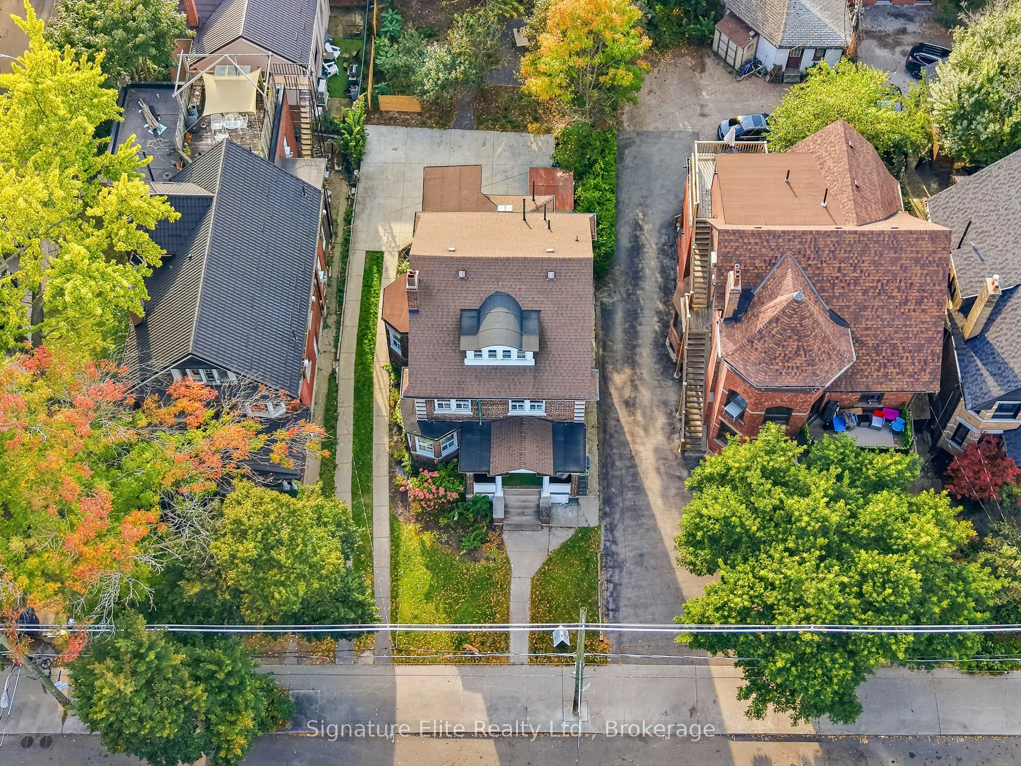 272 Roncesvalles Avenue