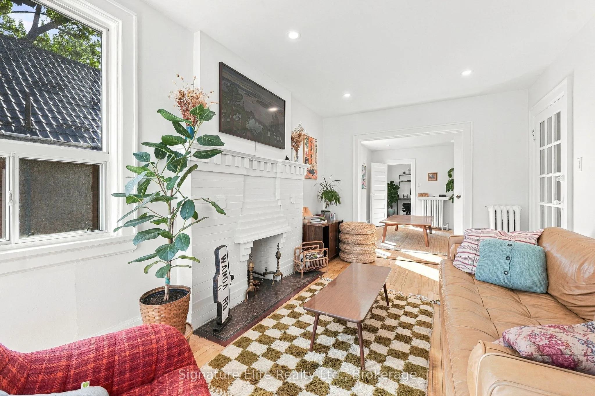 272 Roncesvalles Avenue