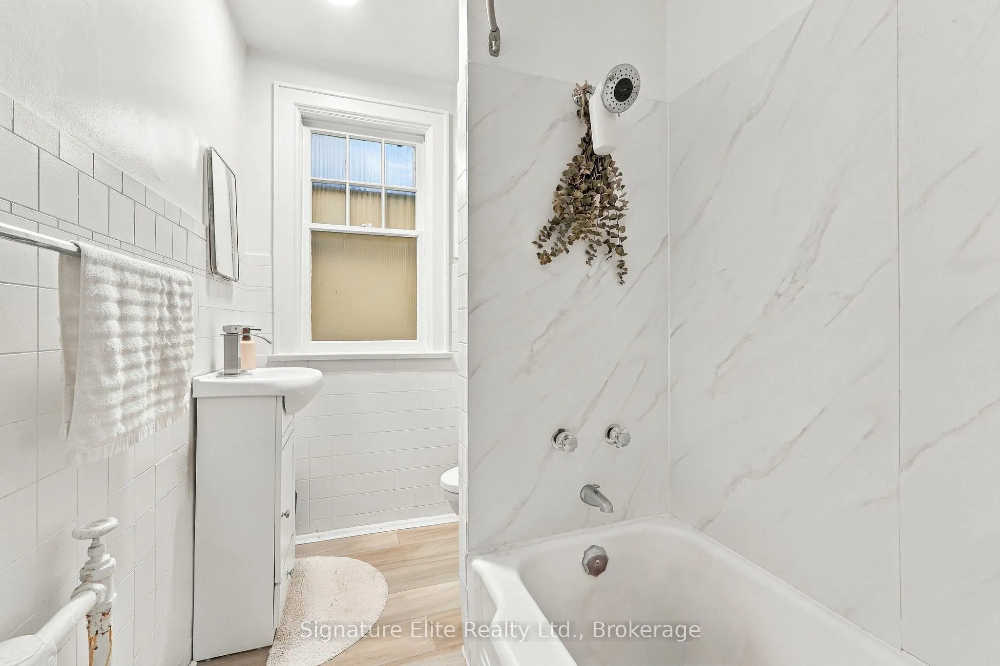 272 Roncesvalles Avenue
