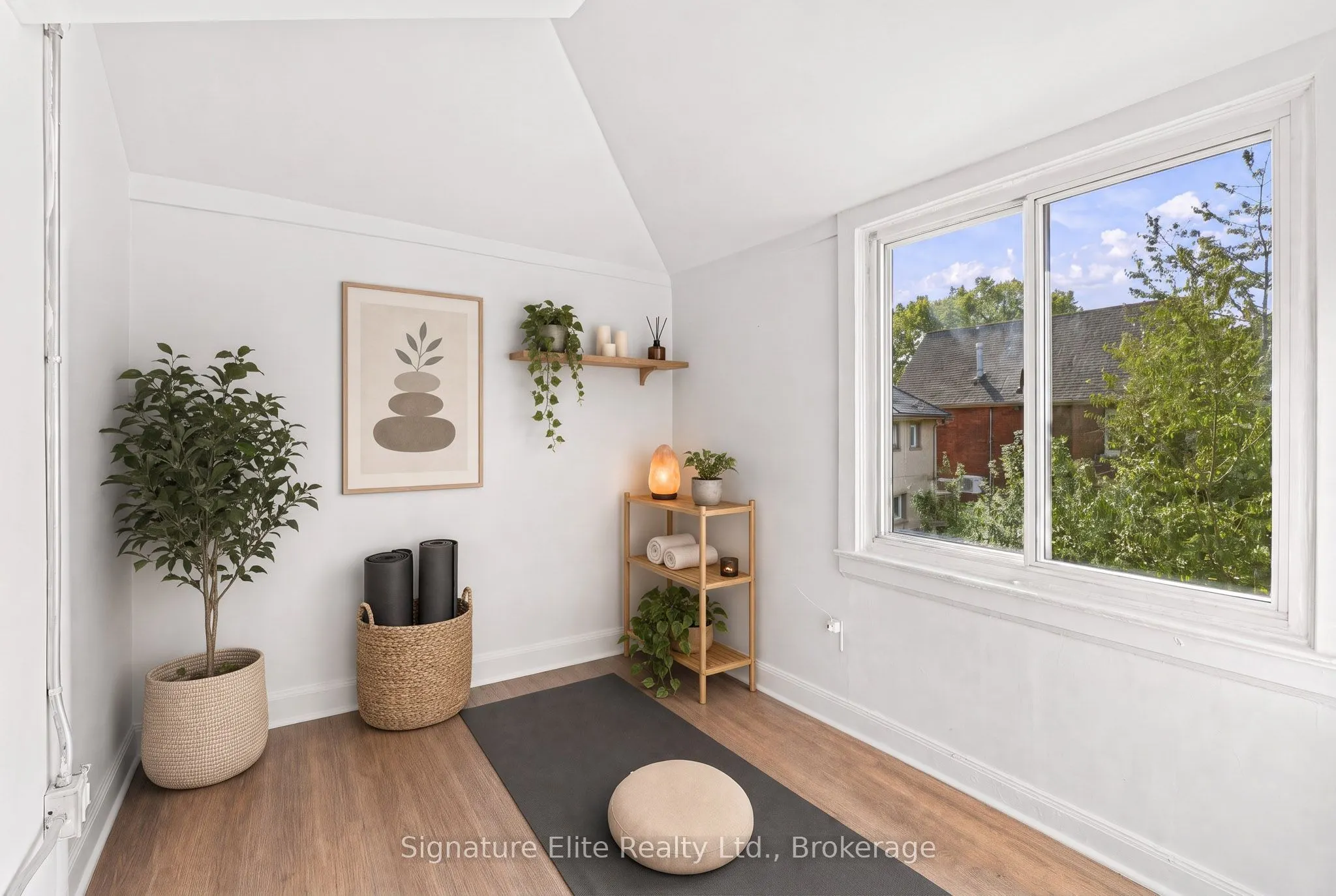 272 Roncesvalles Avenue