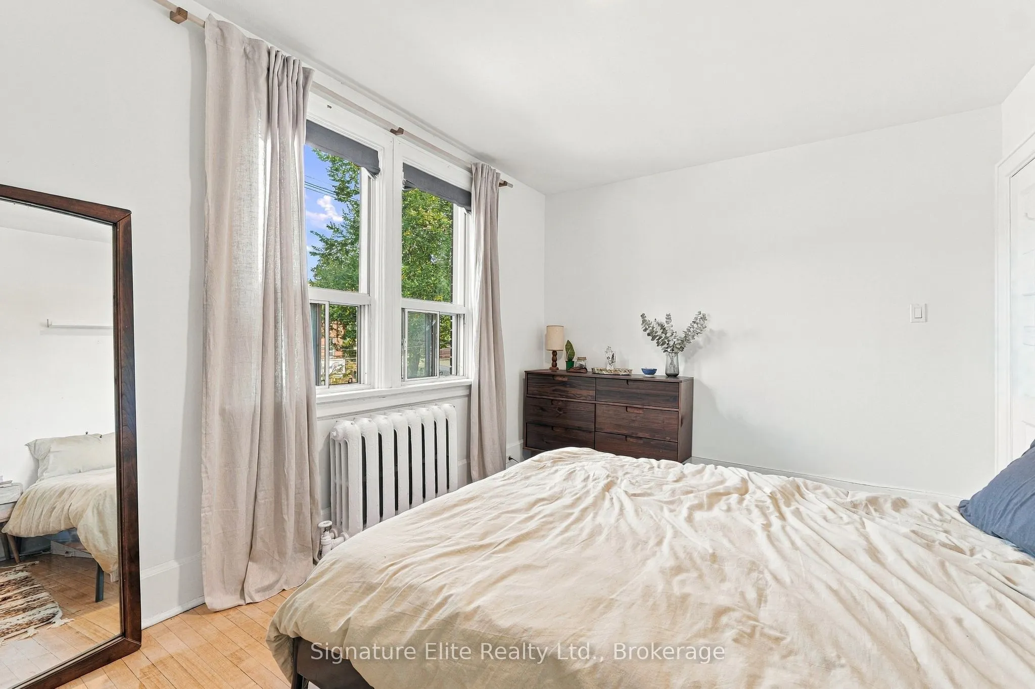 272 Roncesvalles Avenue