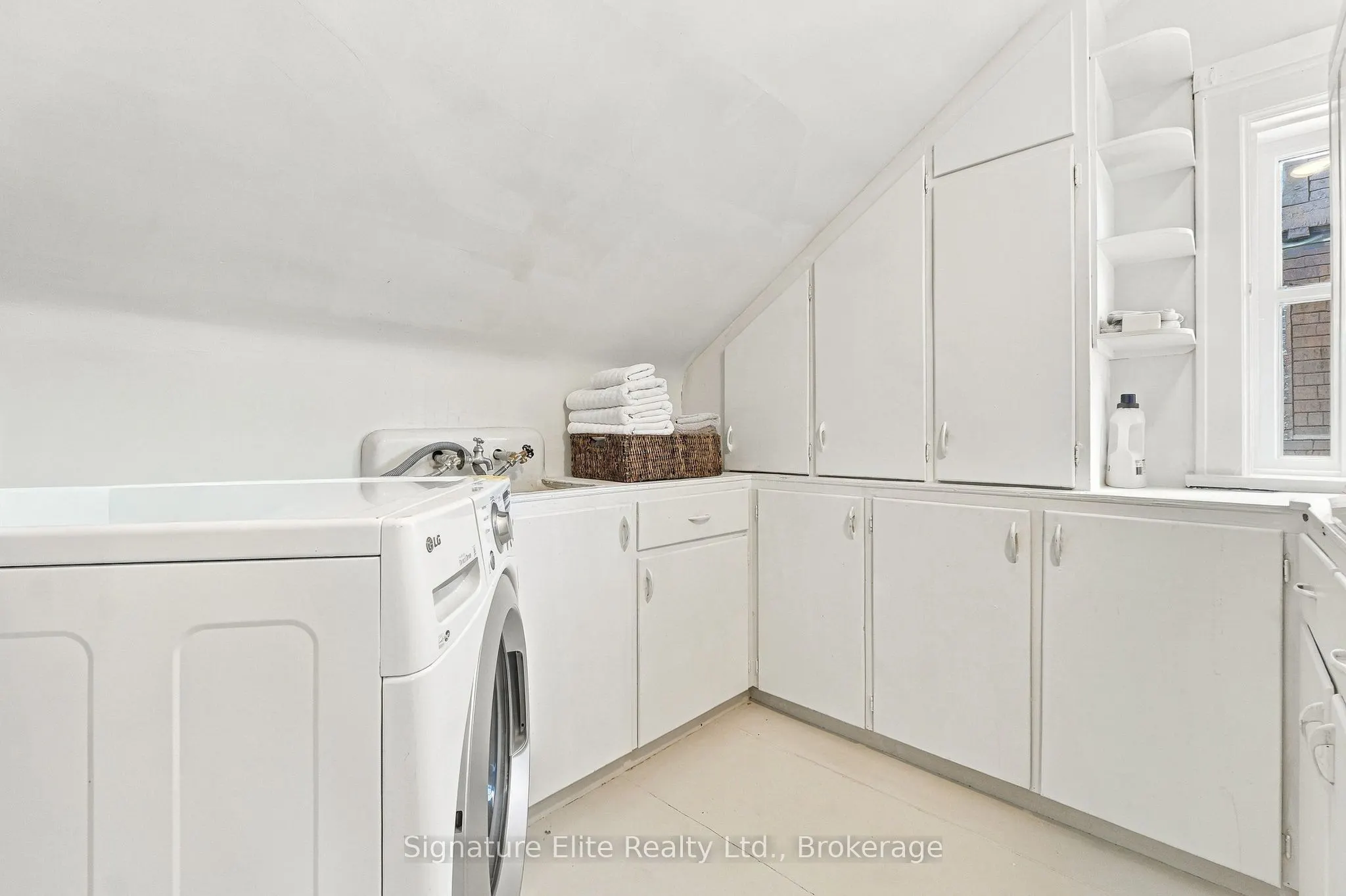 272 Roncesvalles Avenue