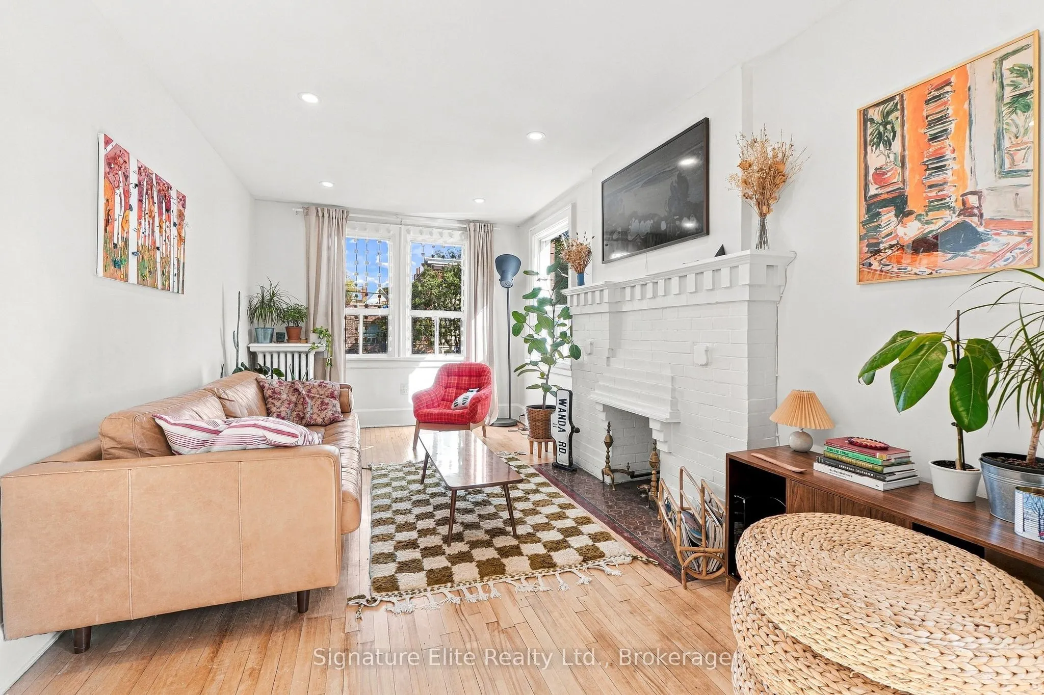 272 Roncesvalles Avenue