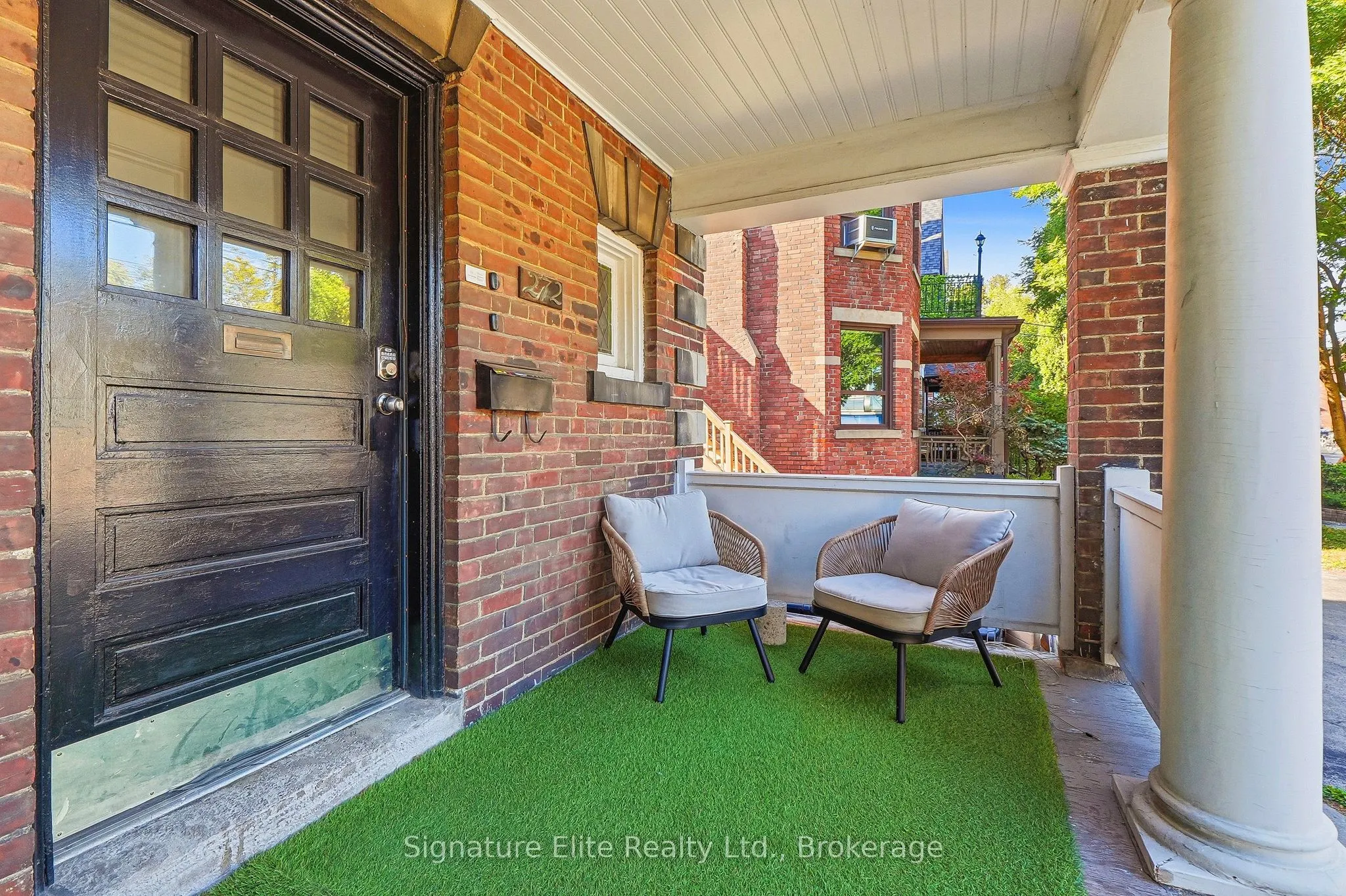 272 Roncesvalles Avenue